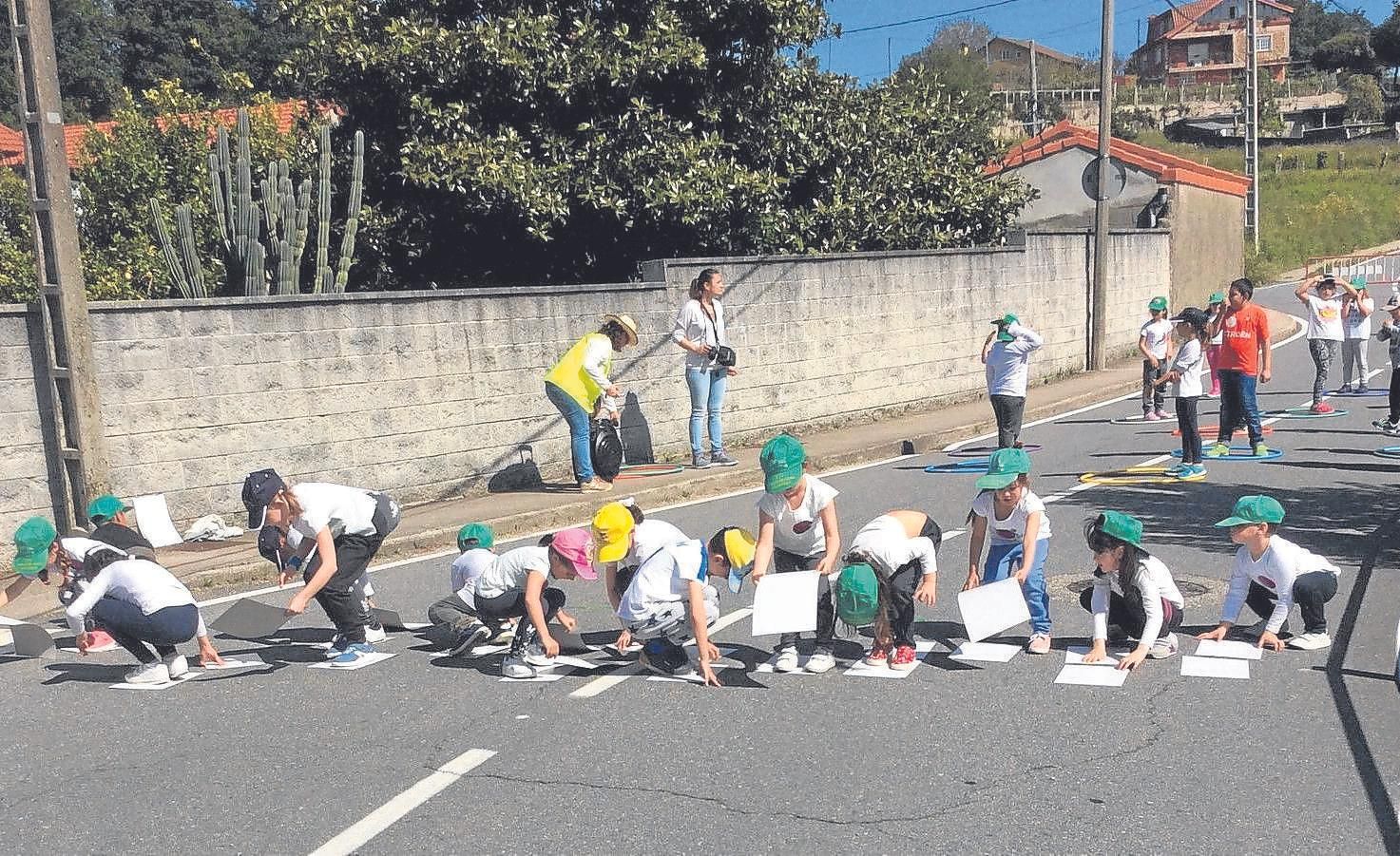 Colaboran con diferentes asociacións, organizacións, agrupacións veciñais nos festexos de datas importantes.