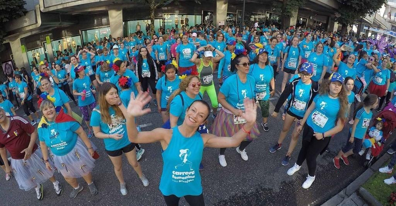 A xornada comezou cunha sesión de 'latin dance' que serviu de quecemento da proba, unha actividade necesaria antes de comezar a correr porque                                     algunha das mulleres chegou con gañas de durmir.