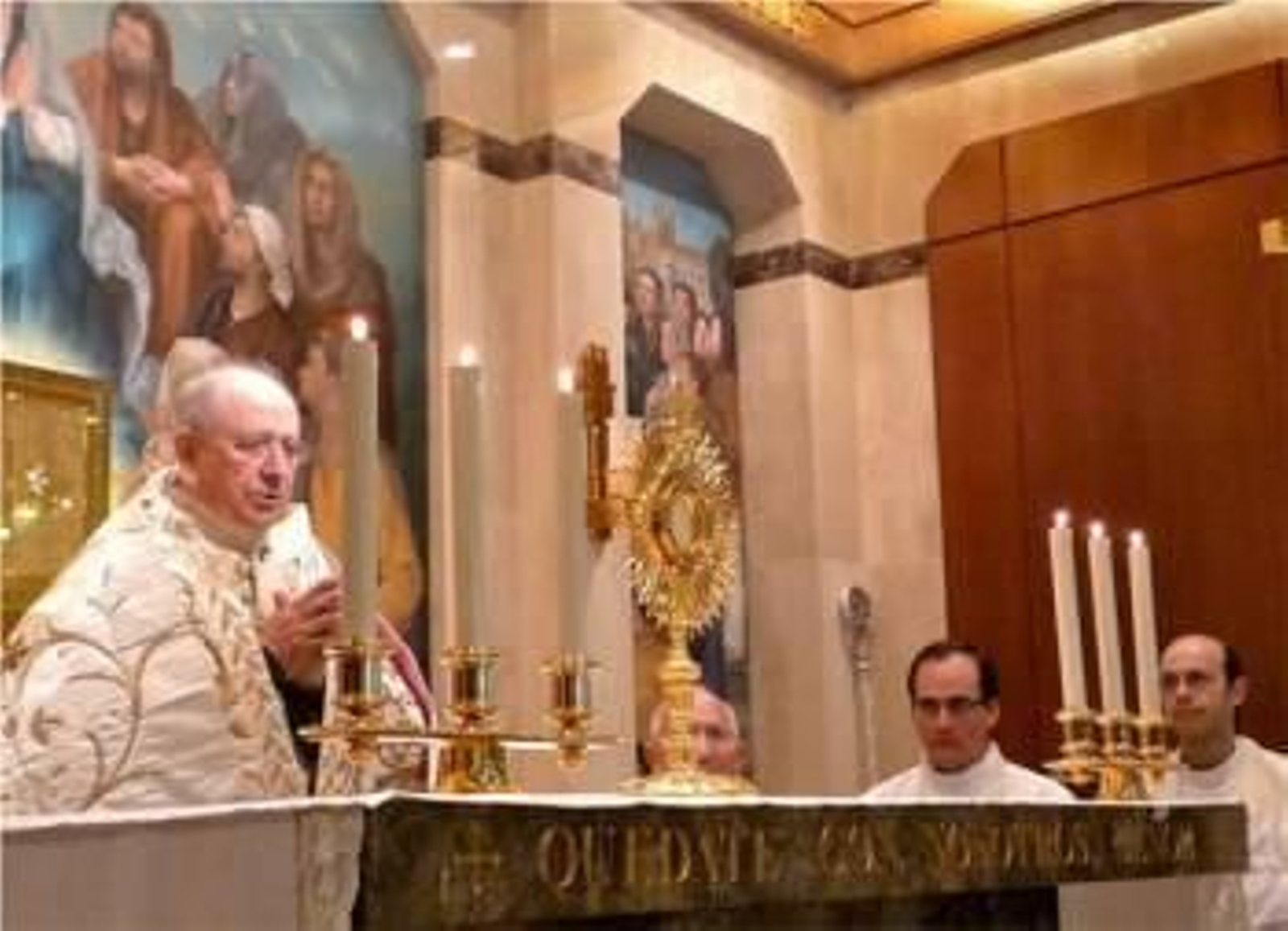El arzobispo, Francisco Gil Hellín, durante la celebración de una Eucaristía.