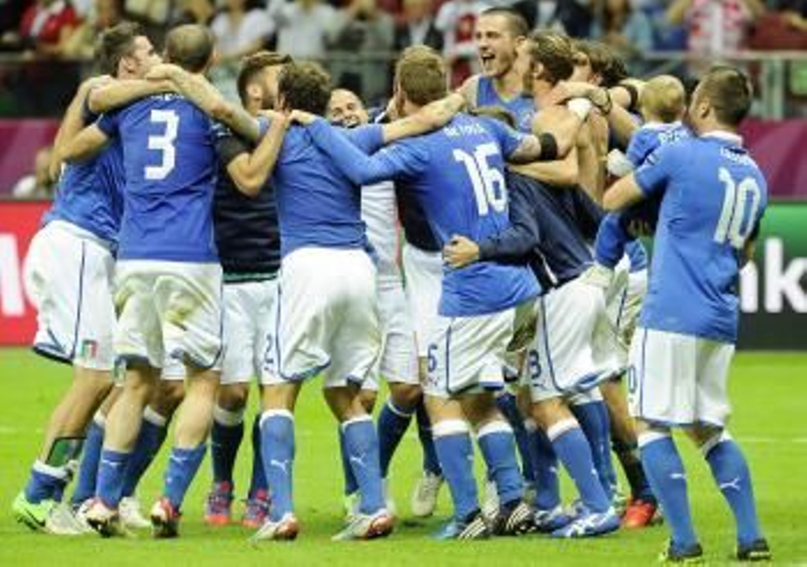 Los italianos celebran el triunfo ante Alemania (Foto: EFE)