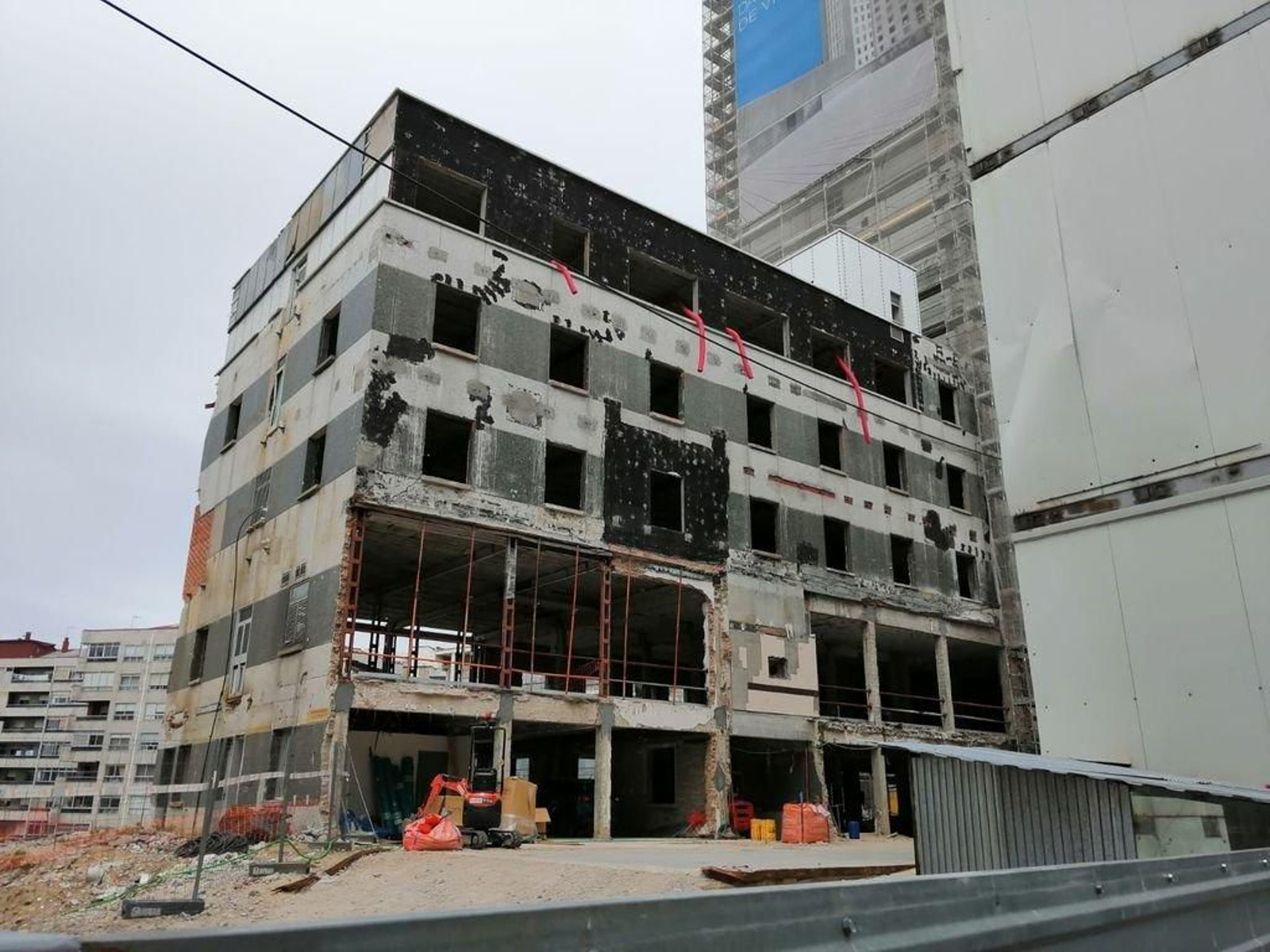 Una de las alas que rodea la torre del Xeral que será demolida.