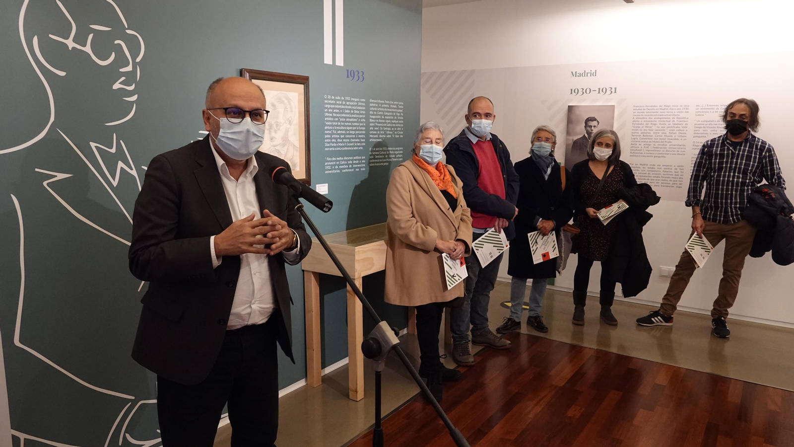 Presentación en la Pinacoteca de "Nos vieiros da arte galega", sobre a colección municipal de Francisco Fernández del Riego.