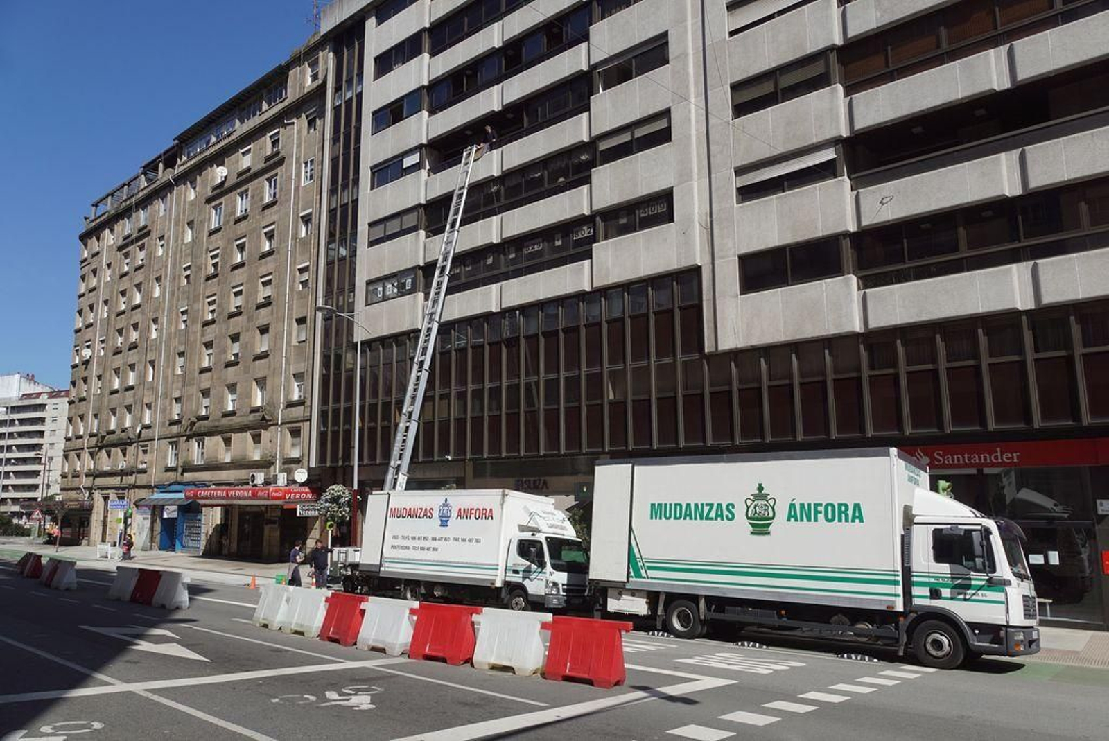 Una da las pocas mudanzas que ayer tuvo lugar en las calles de Vigo realizada por la empresa Ánfora.