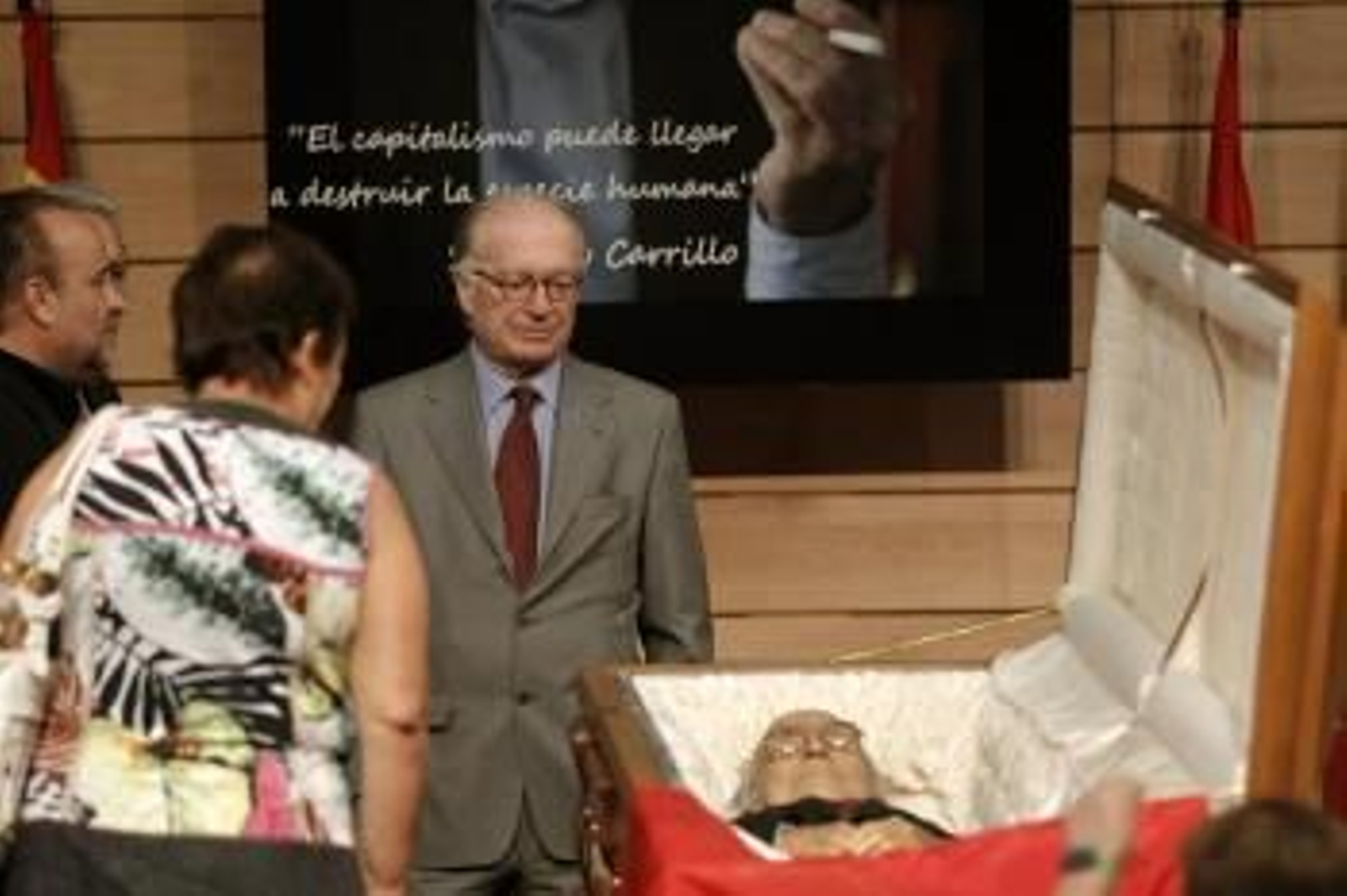 CAPILLA ARDIENTE DE SANTIAGO CARRILLO