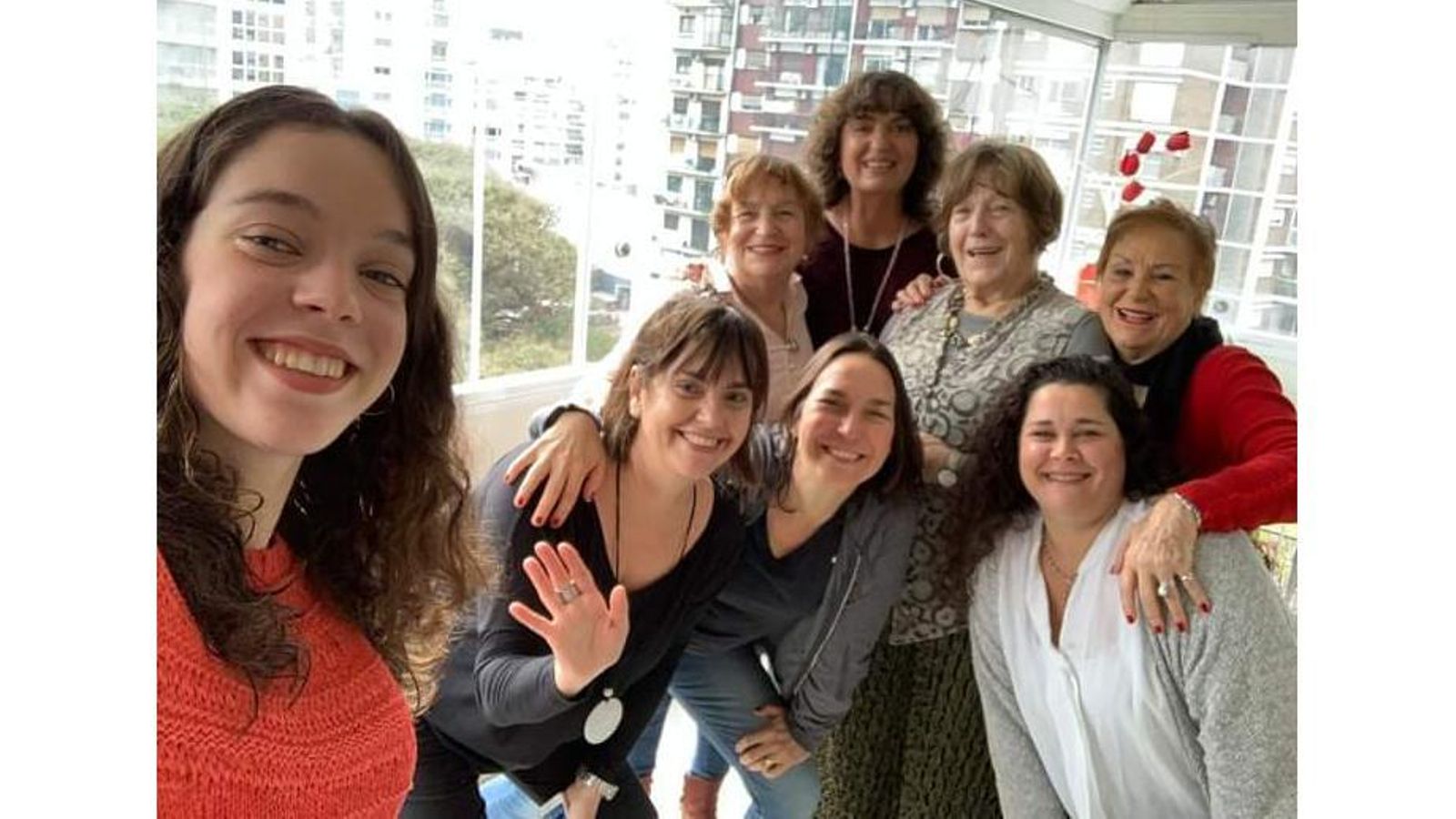 Mansa Ouzande con sus hermanas y sobrinas