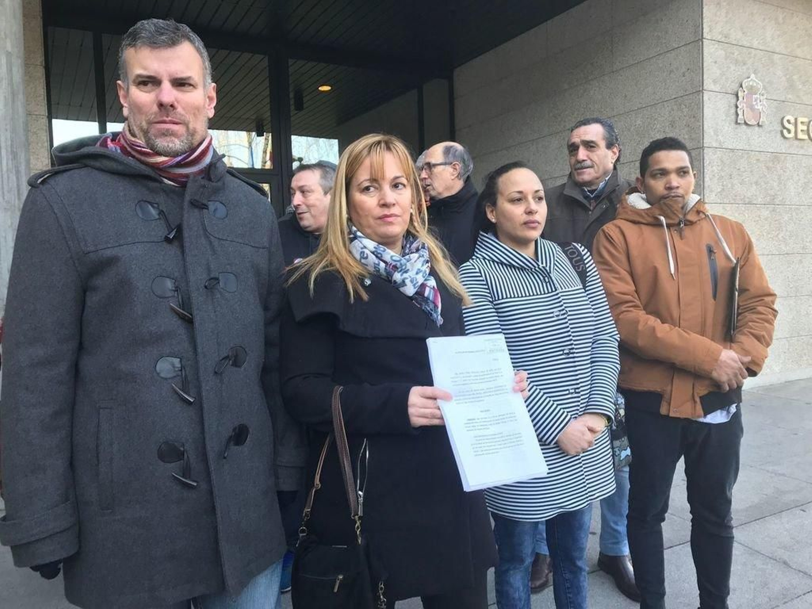 La Favec, con una familia afectada por un desahucio en enero.