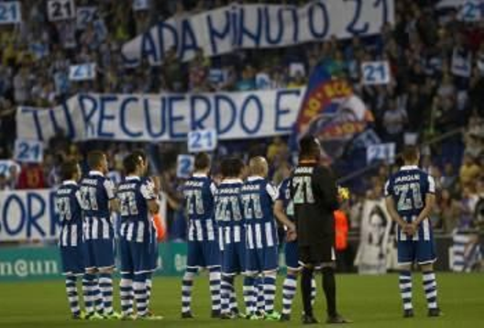 Jarque, en las camisetas de todos los futbolistas. (Foto: A. GARCÍA)