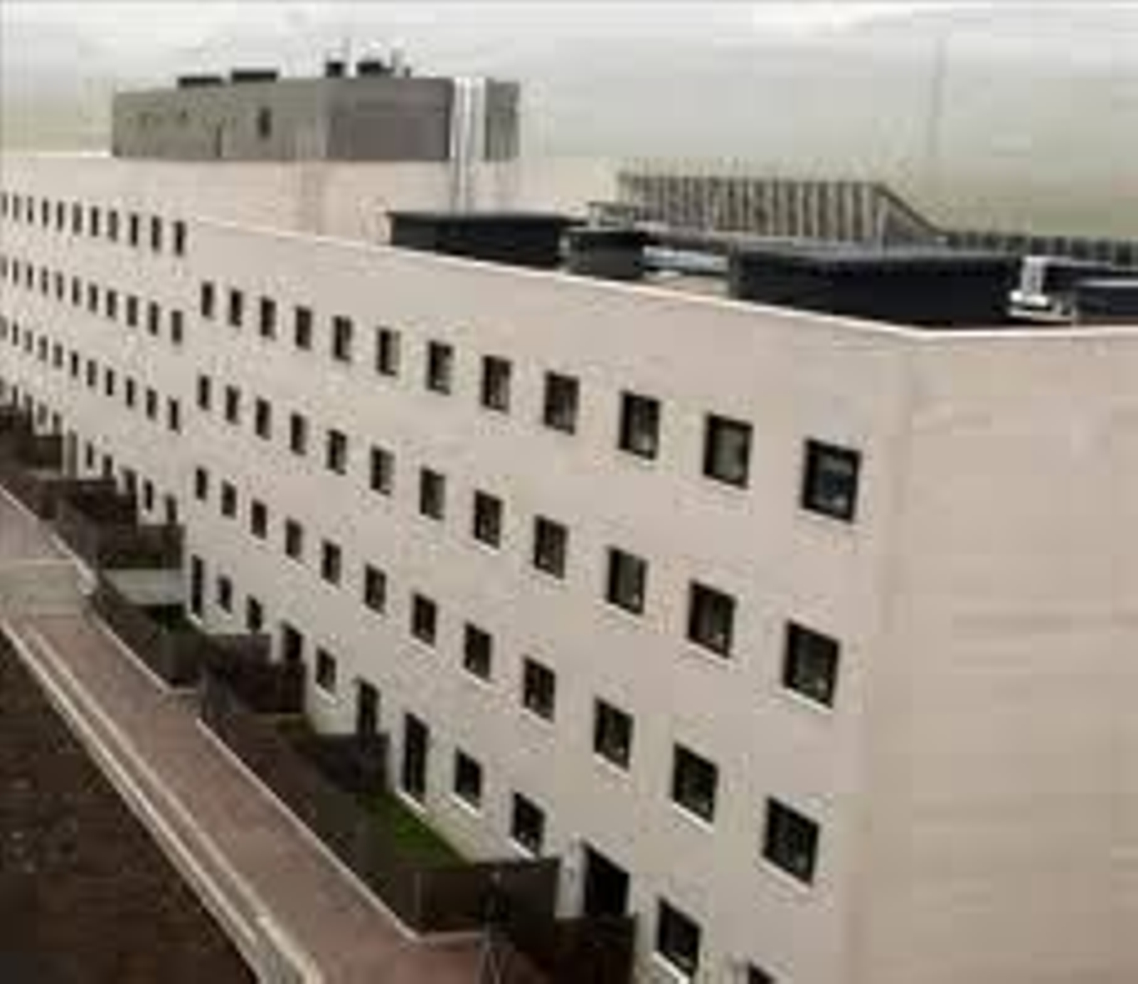 En la imagen, varios edificios.