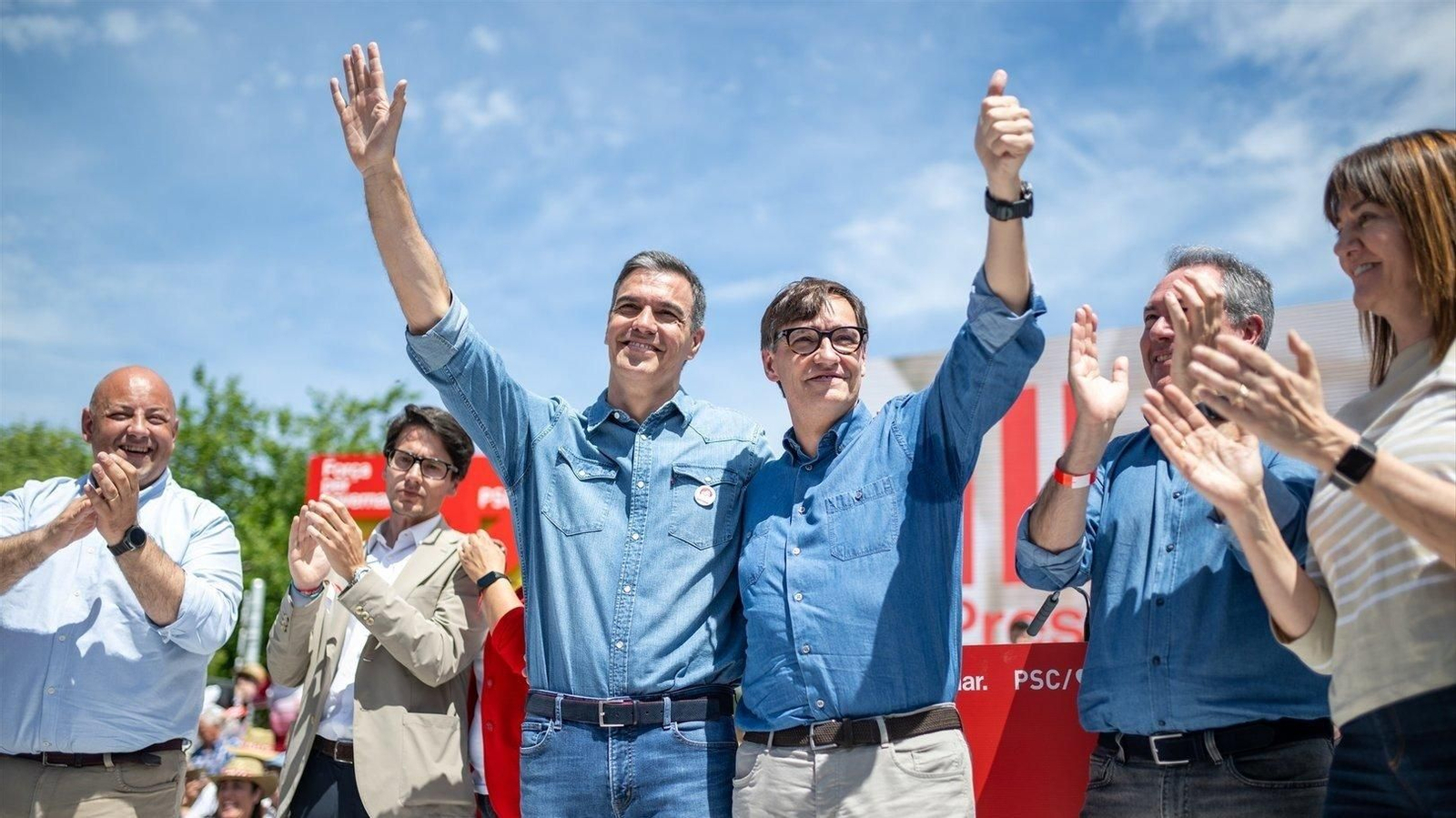 Sánchez y el candidato Illa, en un mitin. // E.P.
