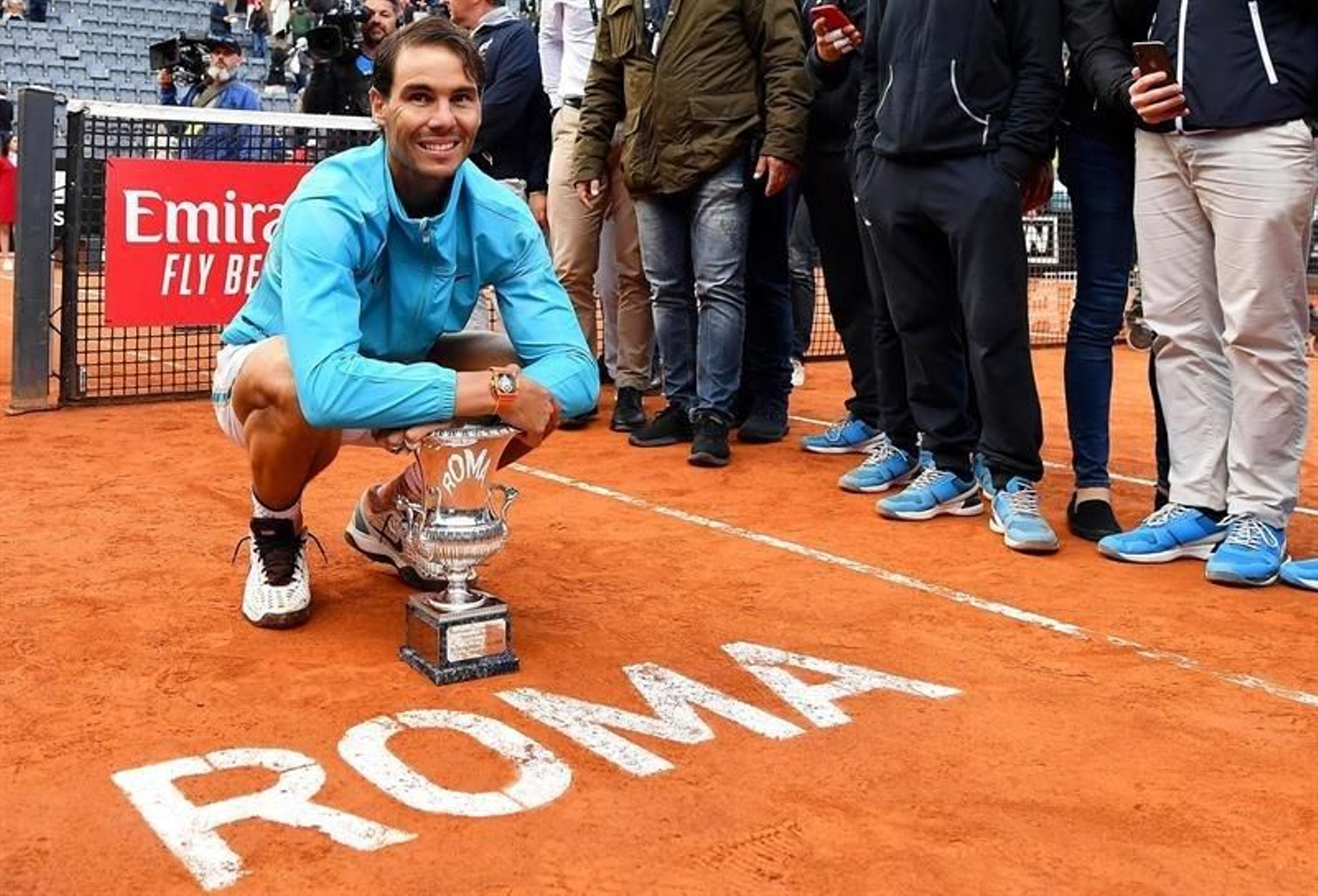 Rafael Nadal posa con el trofeo tras la final del torneo de Roma.