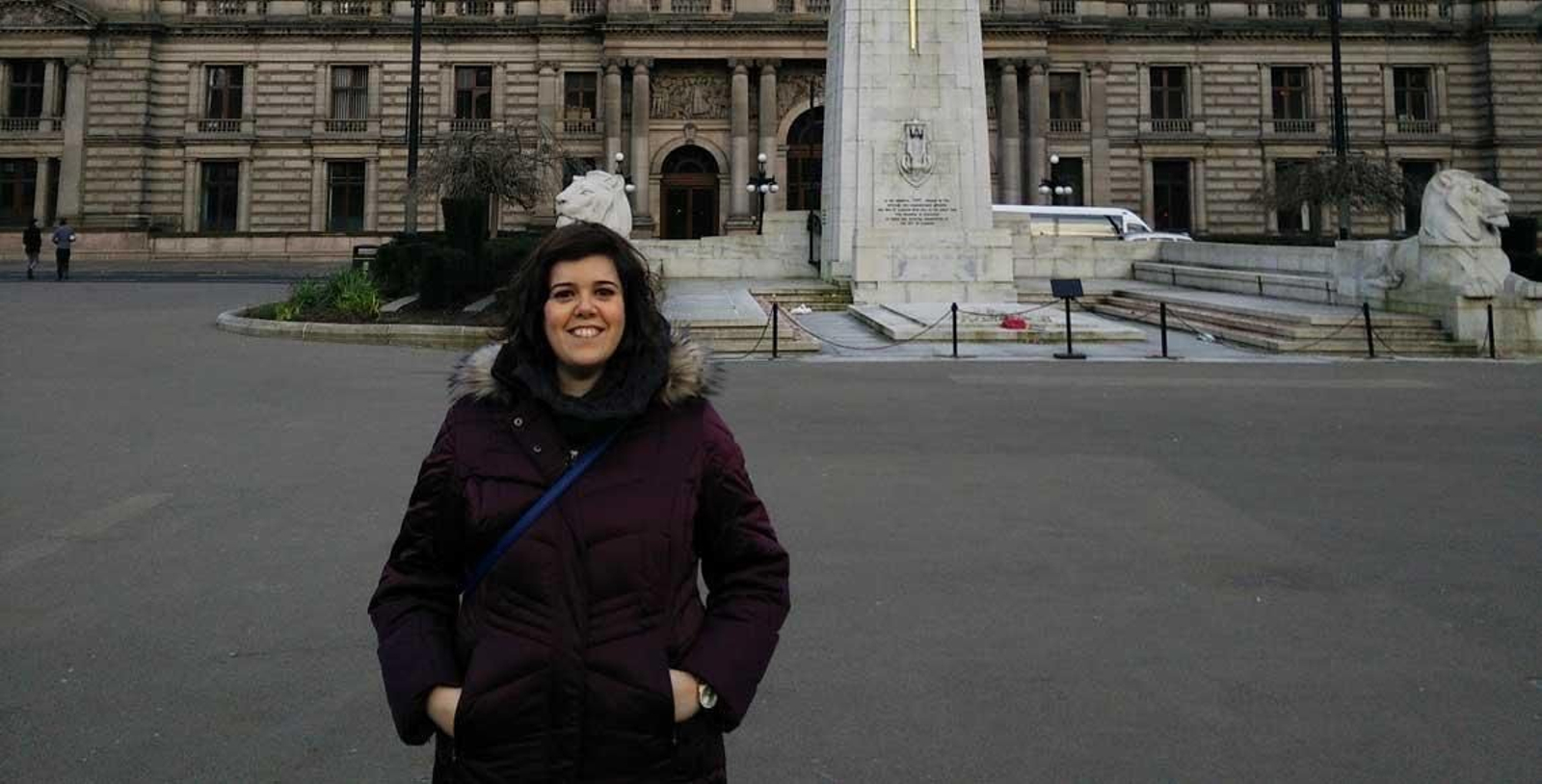 Angélica, en la en la plaza de George Square de Glasgow.
