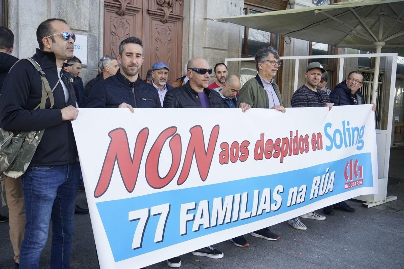Protesta de los trabajadores de la auxiliar del naval Soling, que cesó la actividad de imprevisto.