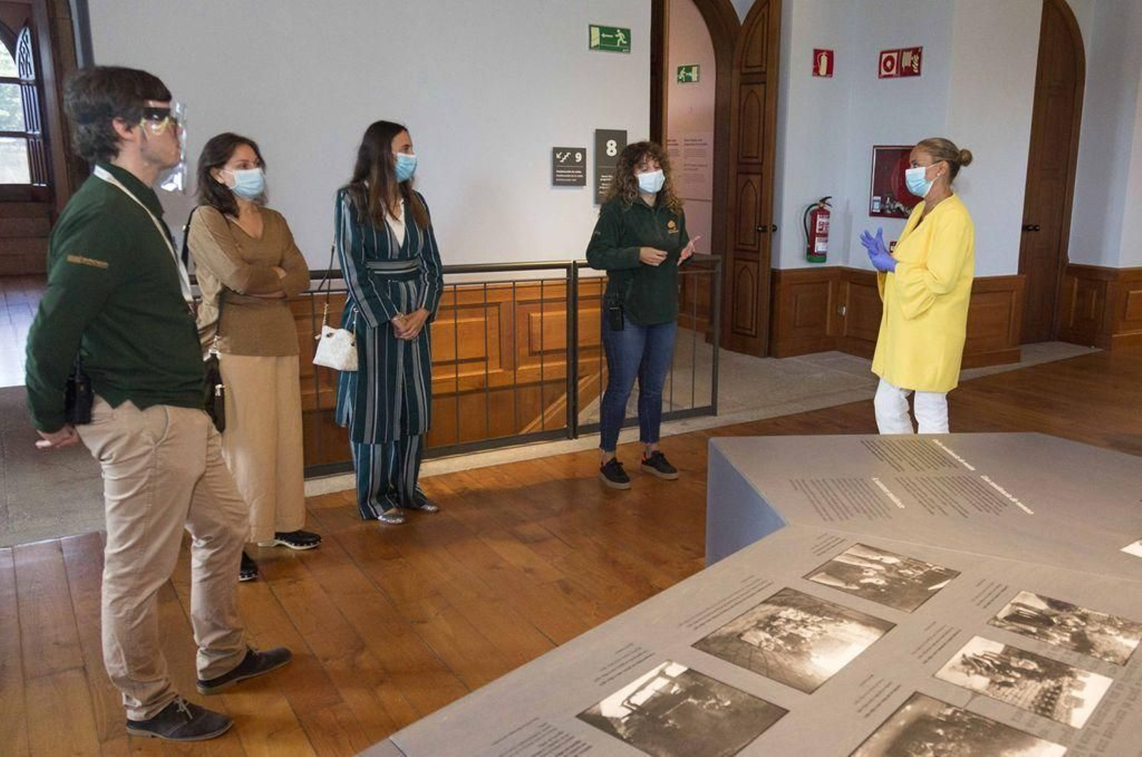 La presidente de la Diputación visitó el castillo para conocer las medidas de seguridad adoptadas.
