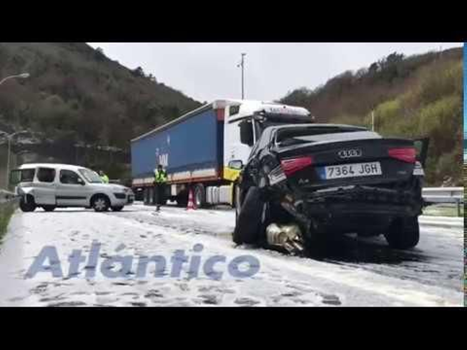 El granizo ocasiona varios accidentes en la A-52 en A Cañiza