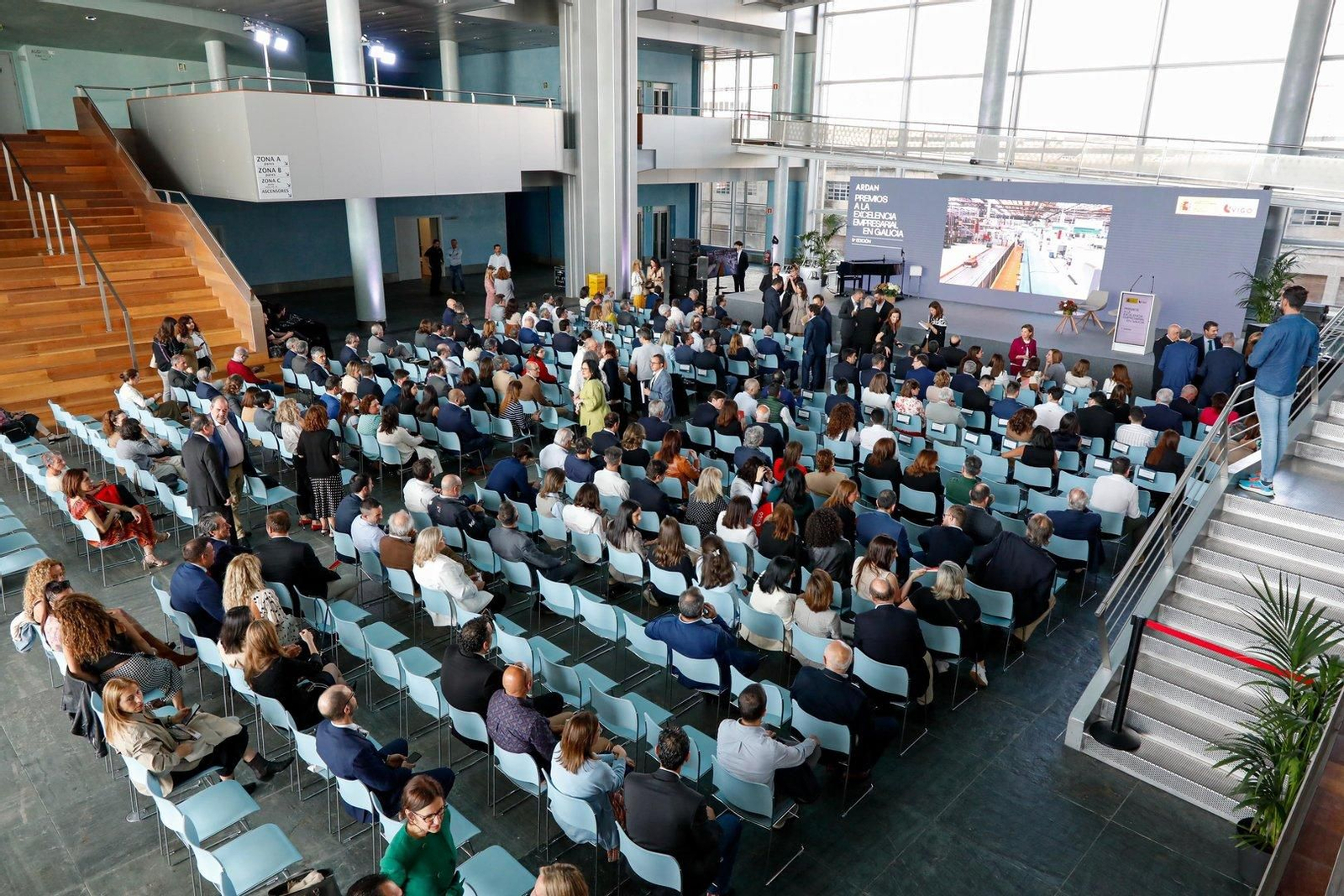 El hall del Auditorio Mar de Vigo acogió el evento.