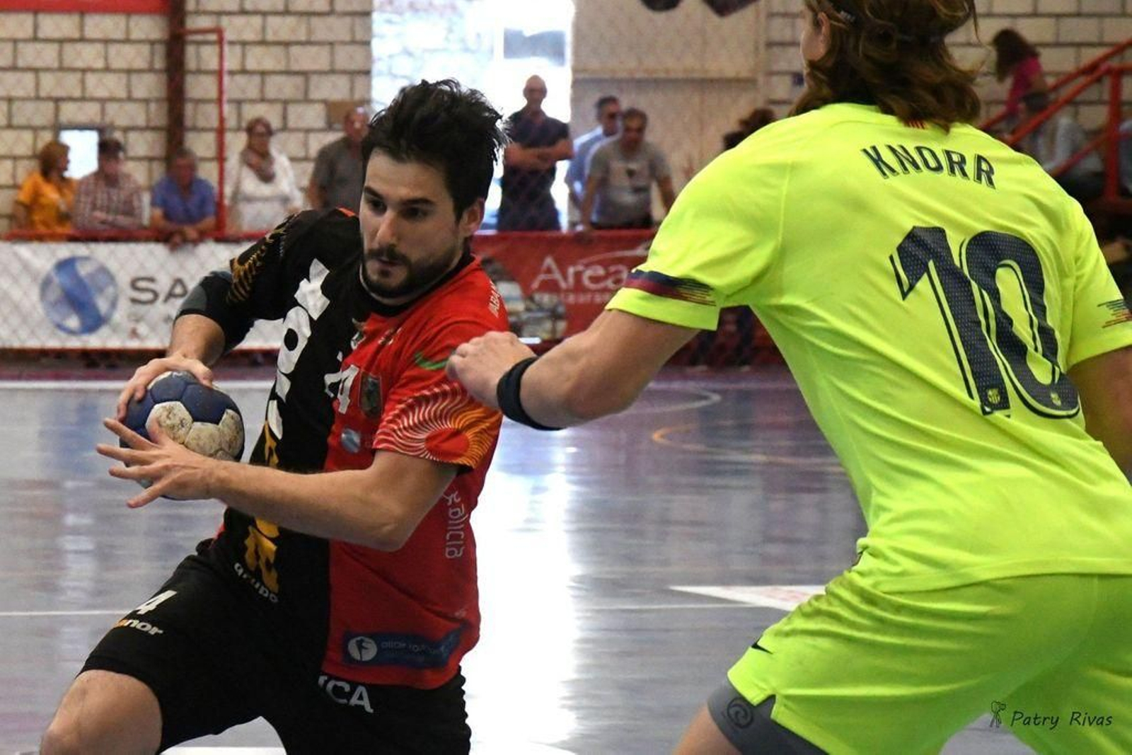 Manu Martínez fue decisivo ayer al anotar cinco goles.