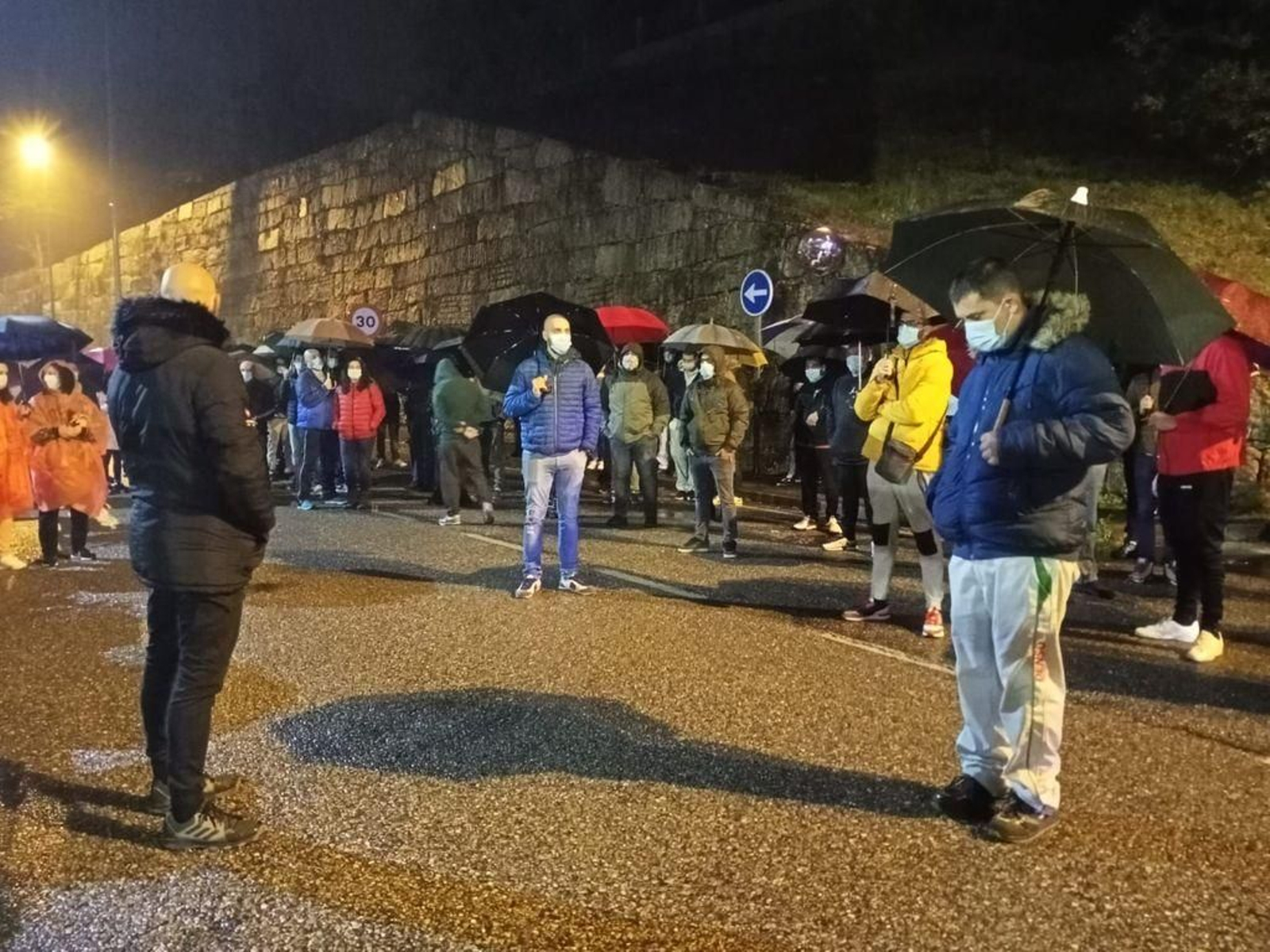 Personal de Denso en la jornada de paro total ante la compañía a las 6 horas de este miércoles.