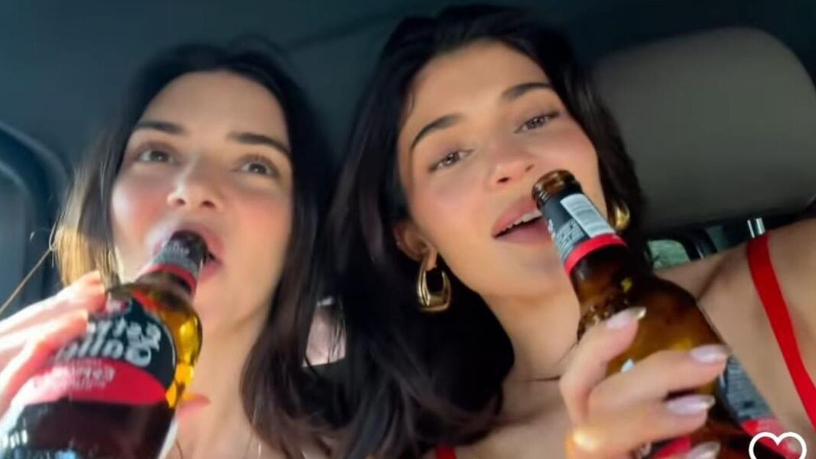 Las hermanas Jenner, bebiendo Estrella Galicia.