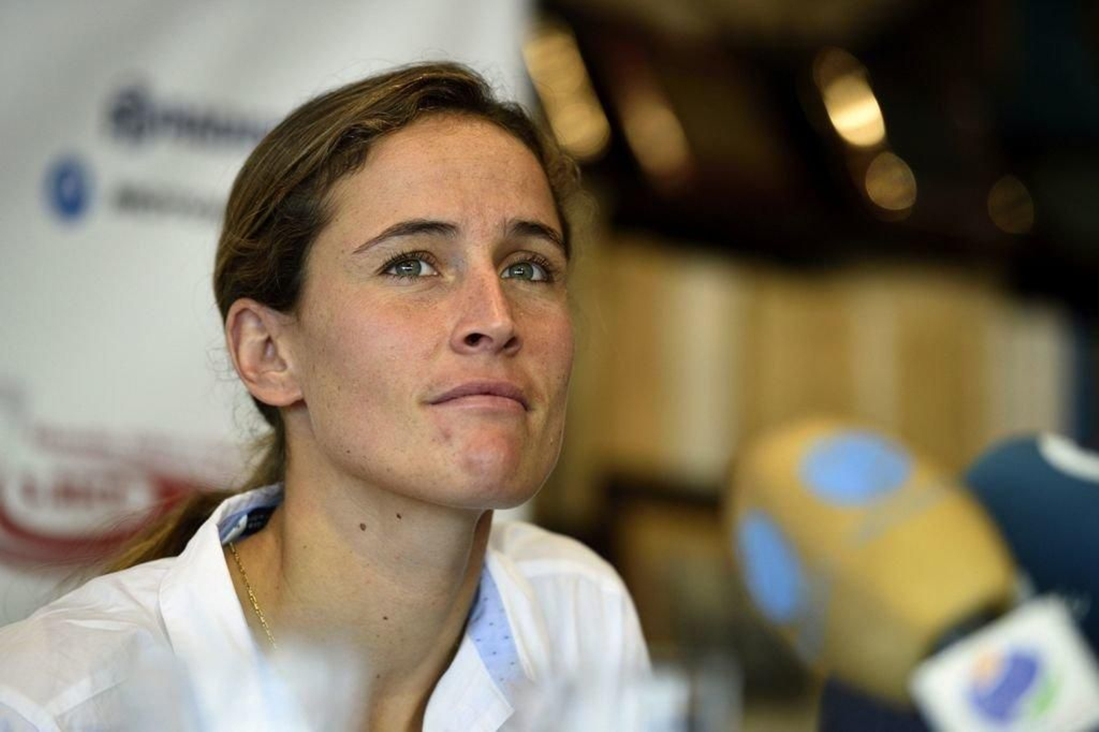 La compañera de Echegoyen.