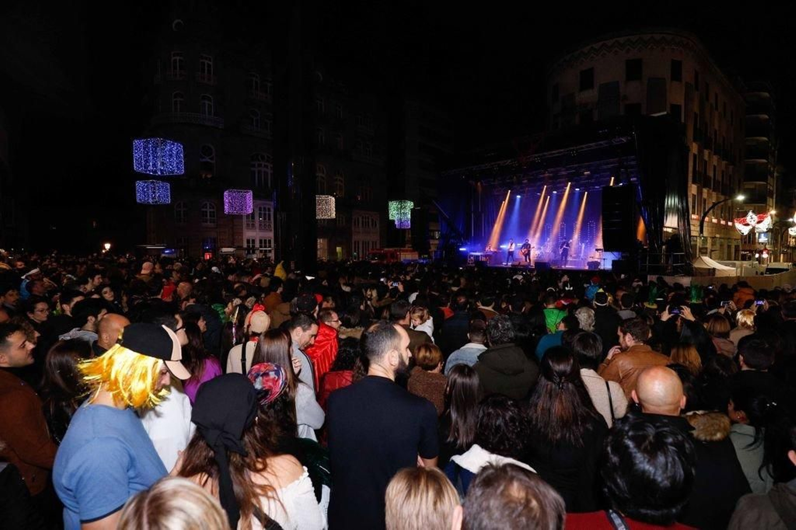 El concierto de Sidercars llenó la Porta do Sol en la madrugada de ayer.