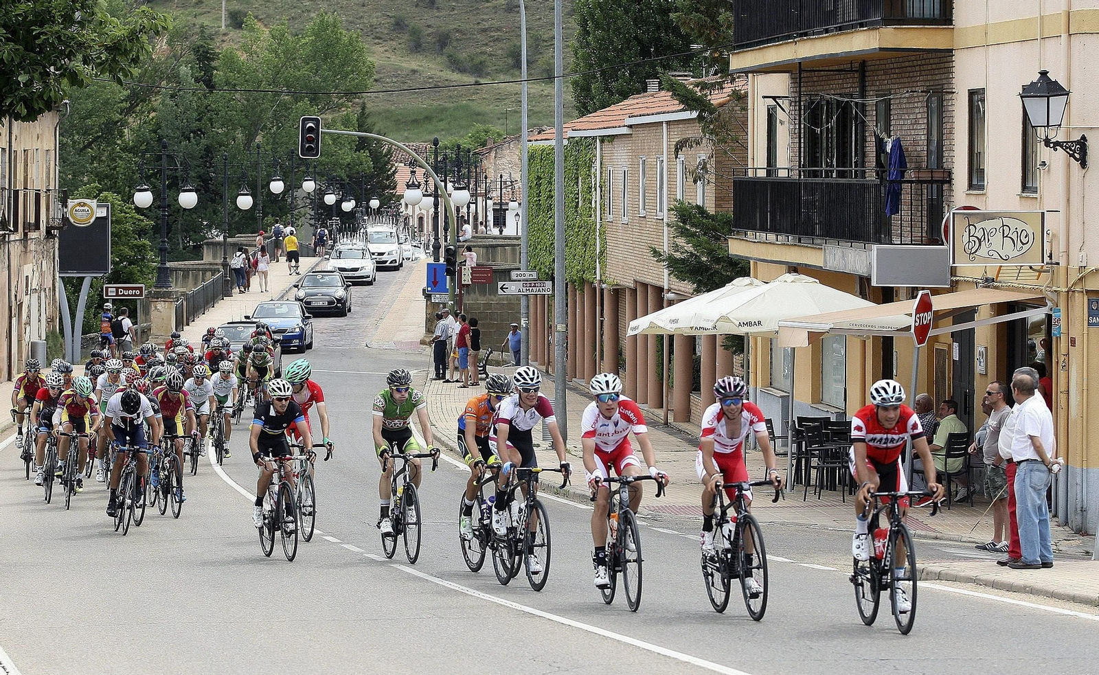 Un momento de la carrera en línea sub-23 masculina del Campeonato de España, disputada ayer.