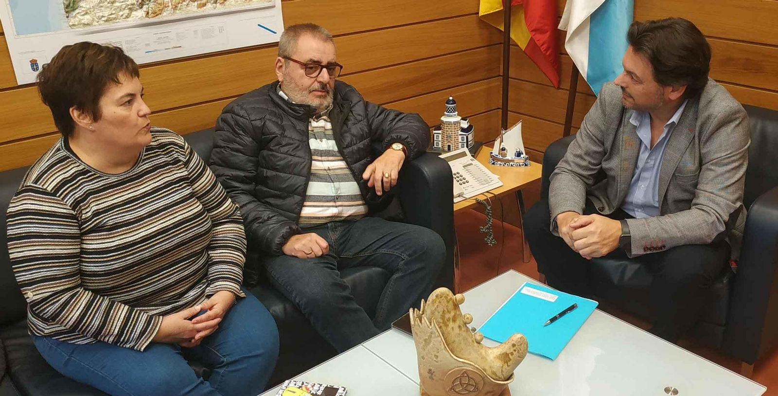 El secretario xeral da Emigración, en el encuentro con el presidente de la Asociación Centro Galego y Casa de Galicia de Barcelona y provincia