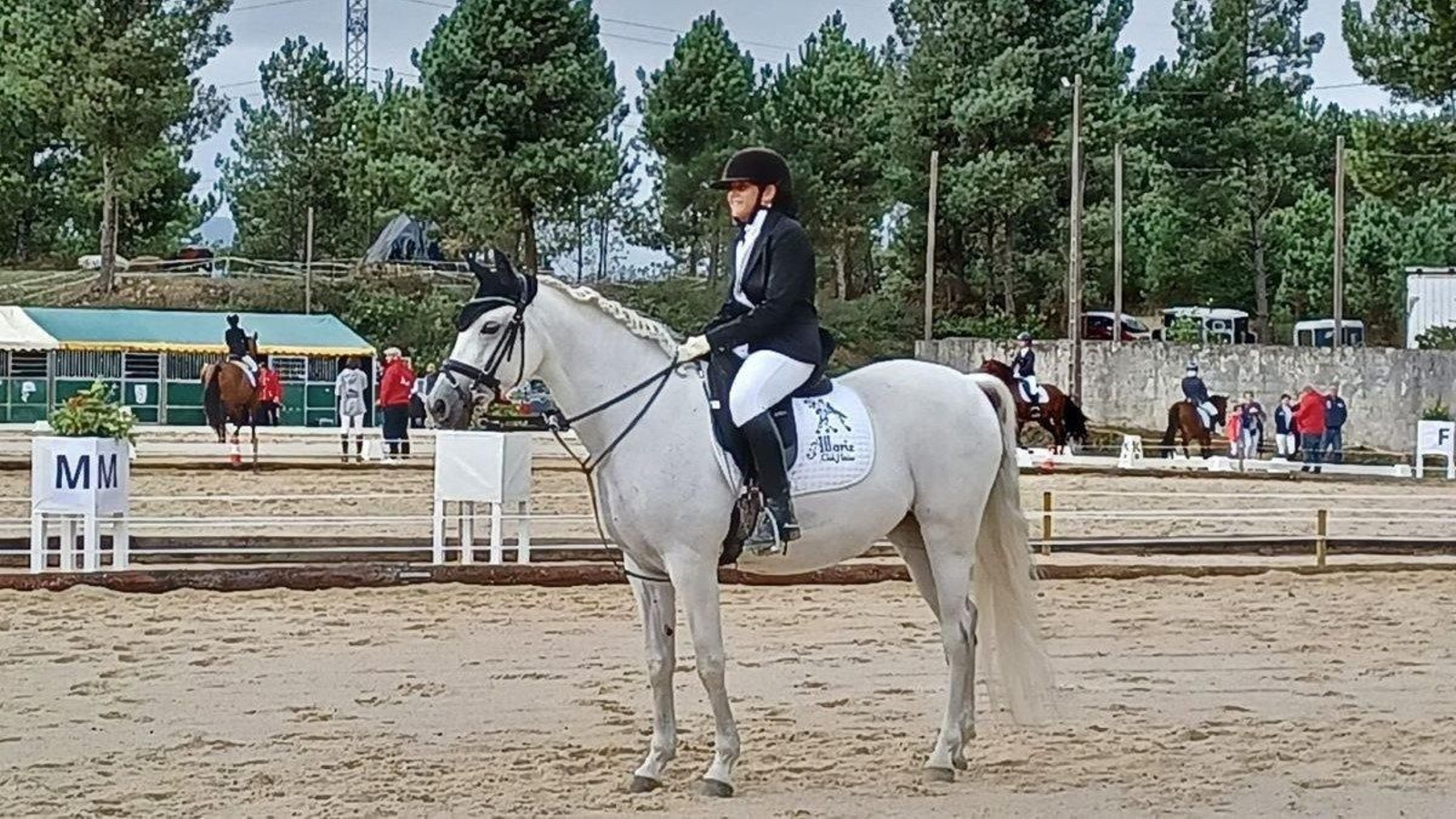 Una usuaria de las instalaciones de equitación y equinoterapia de San Amaro.