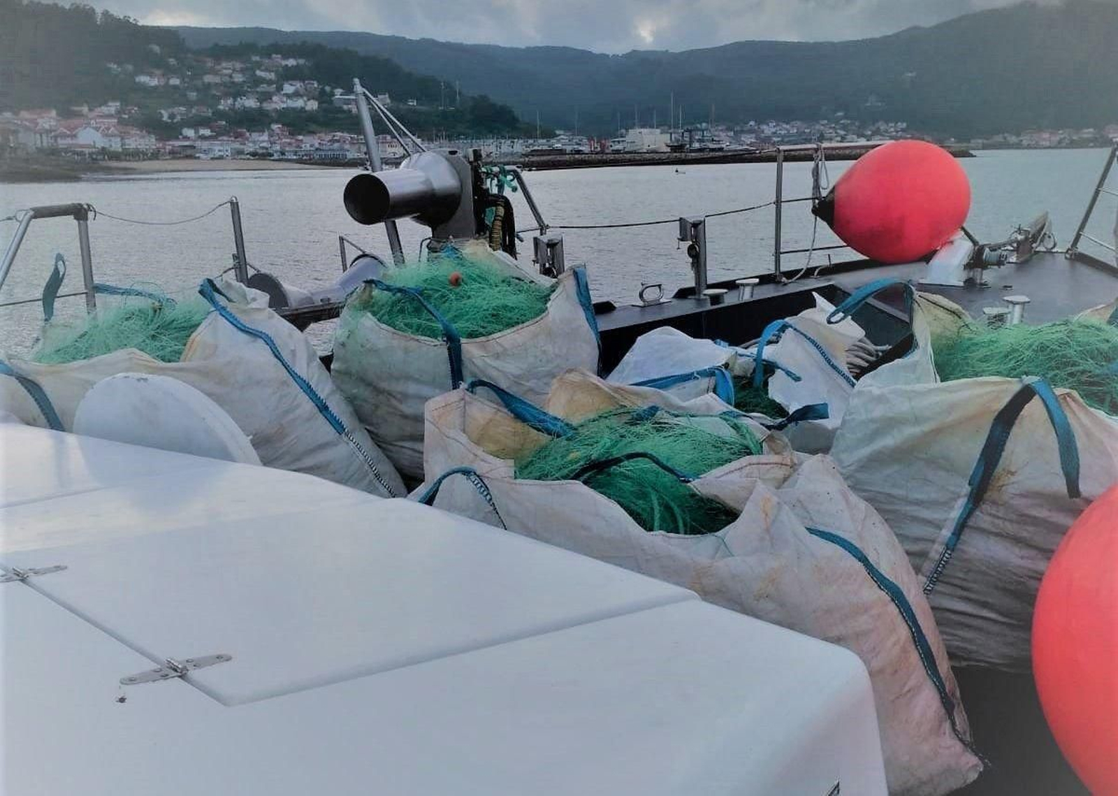 Parte del material requisado por Gardacostas.