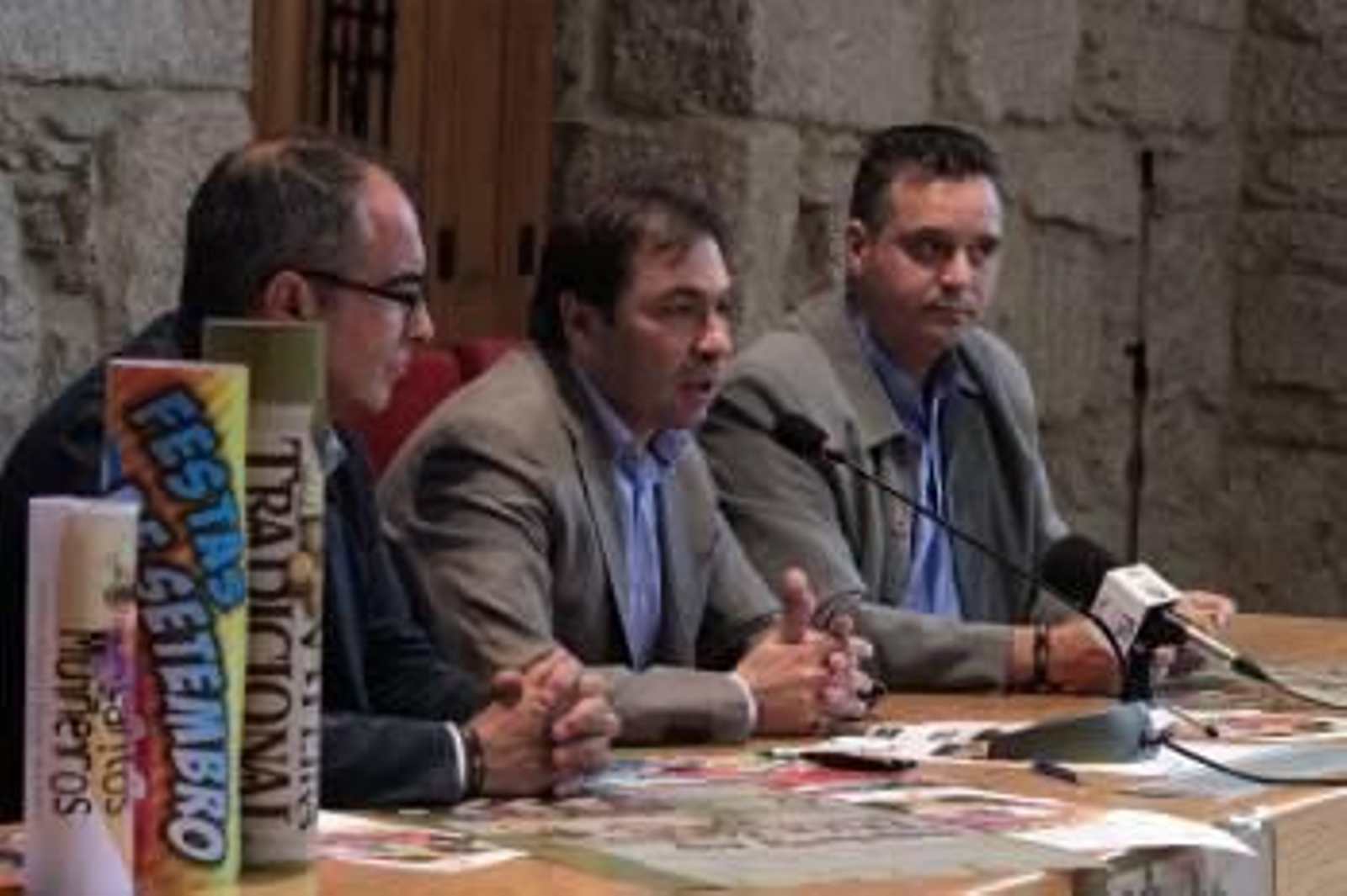 El alcalde Salvador González Solla (centro), con los concejales Alberto Novoa y Andrés Sampedro.