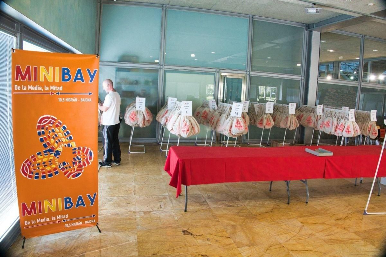 El Verbum está preparado para la entrega de dorsales que se inicia hoy.