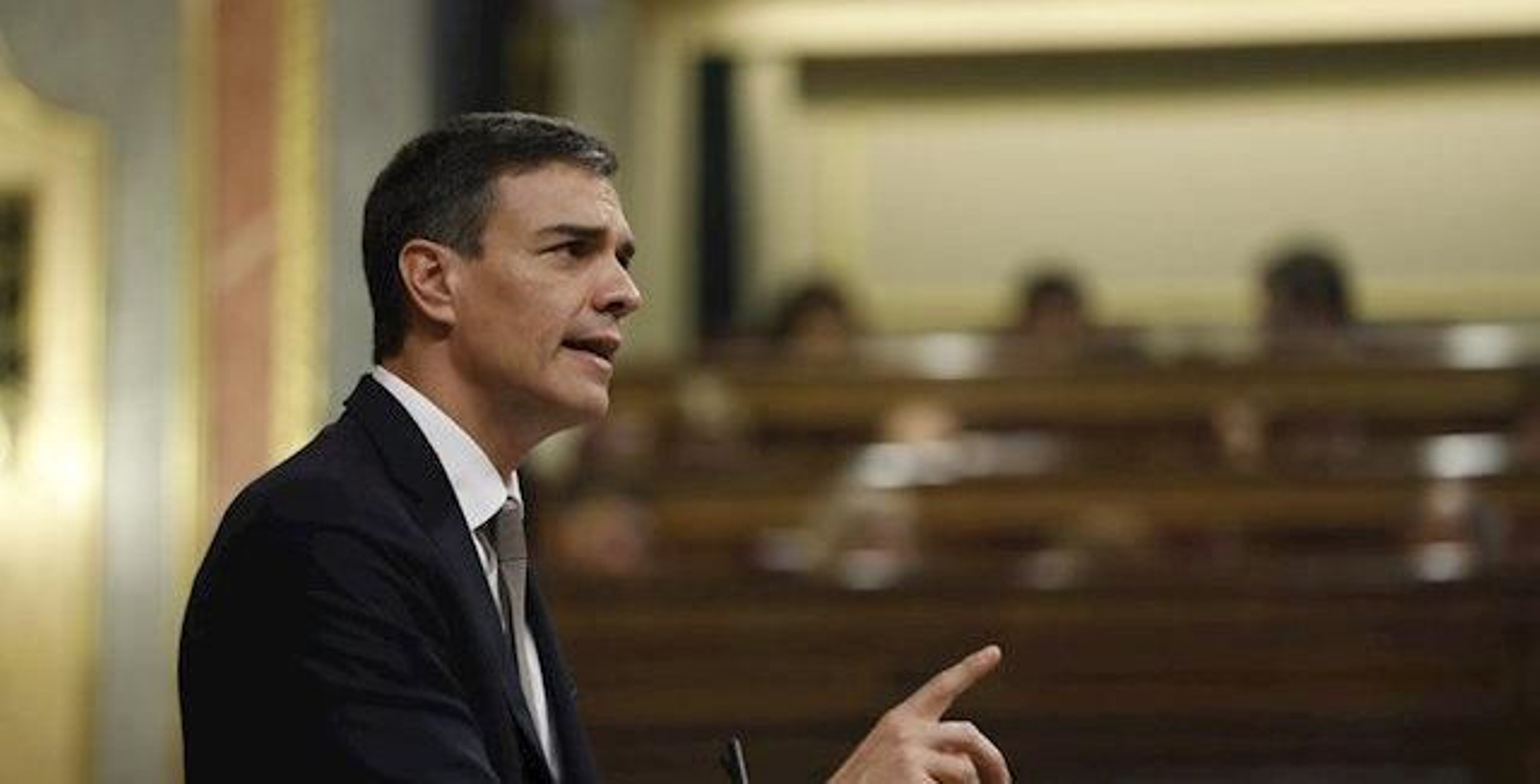 Sánchez anuncia un plan de retorno de médicos que emigraron por los recortes.