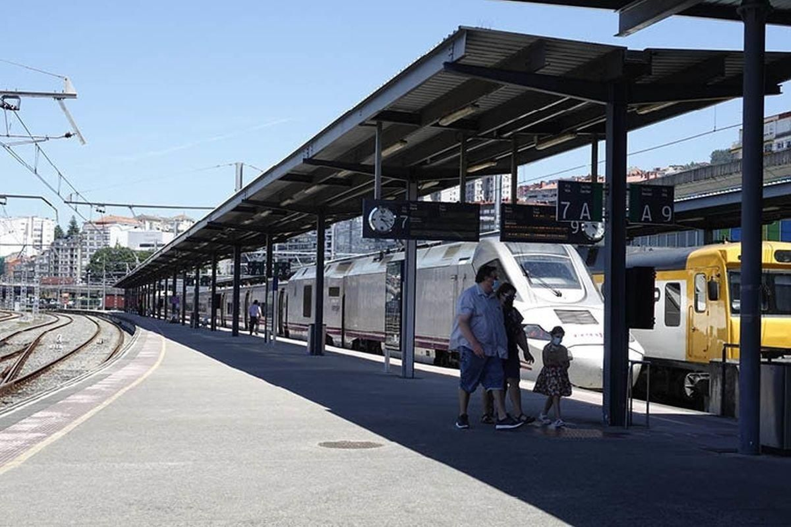 Trenes en la estación de Vigo-Guixar, de donde sale la línea del Miño hasta Ourense.