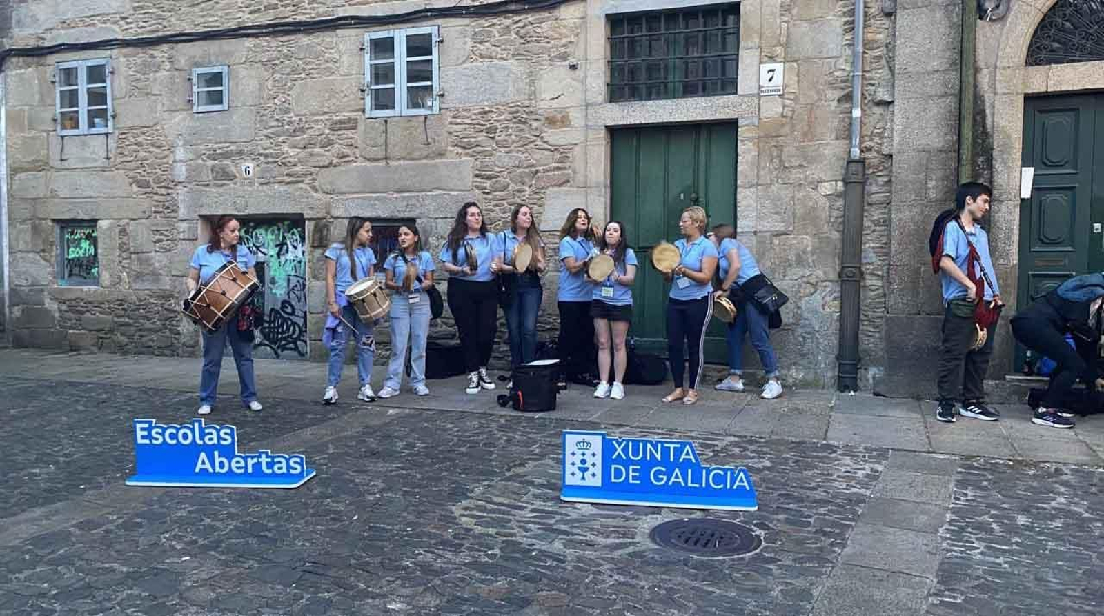 Imagen de la Foliada en las calles compostelanas