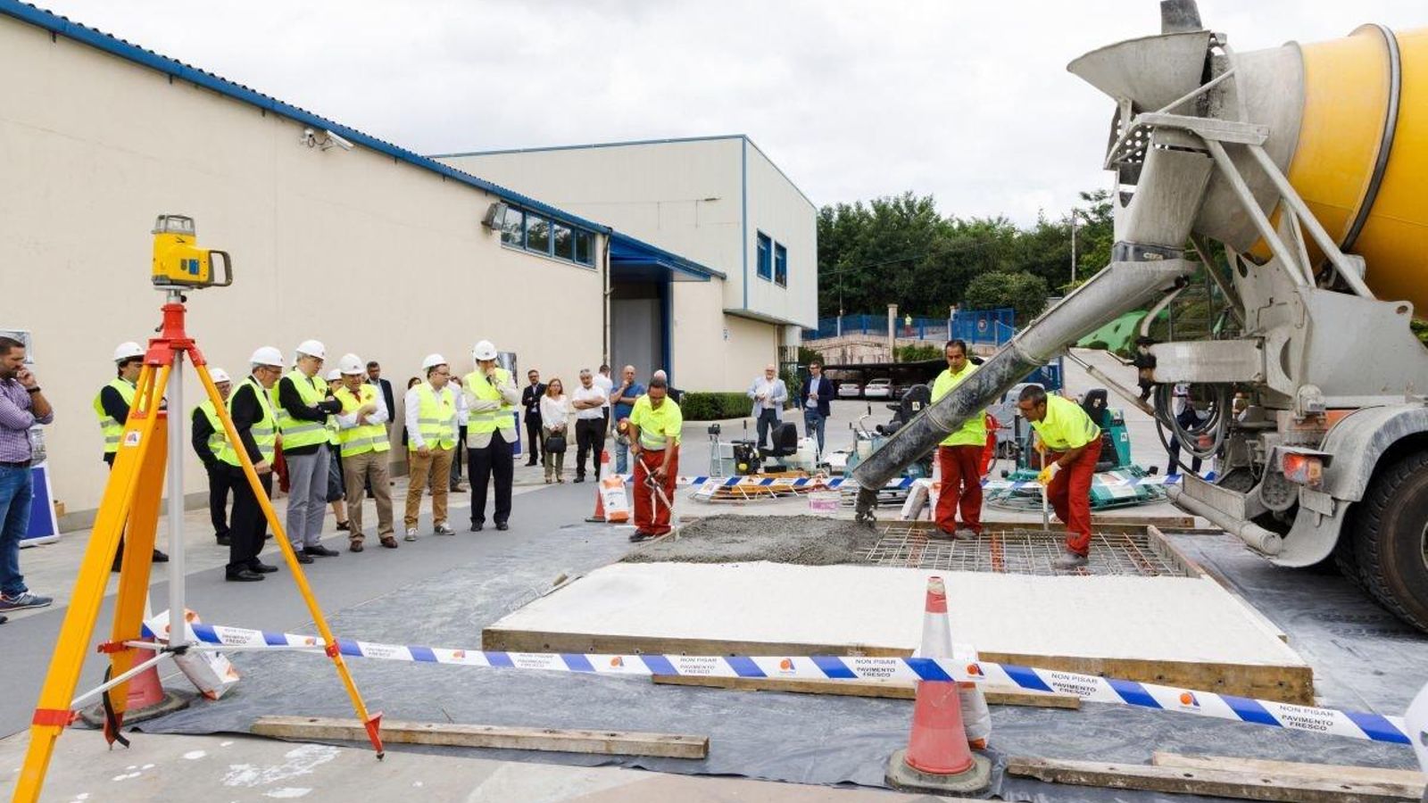 Recreación a pequeña escala de la construcción de un pavimento en las instalaciones en Porriño.