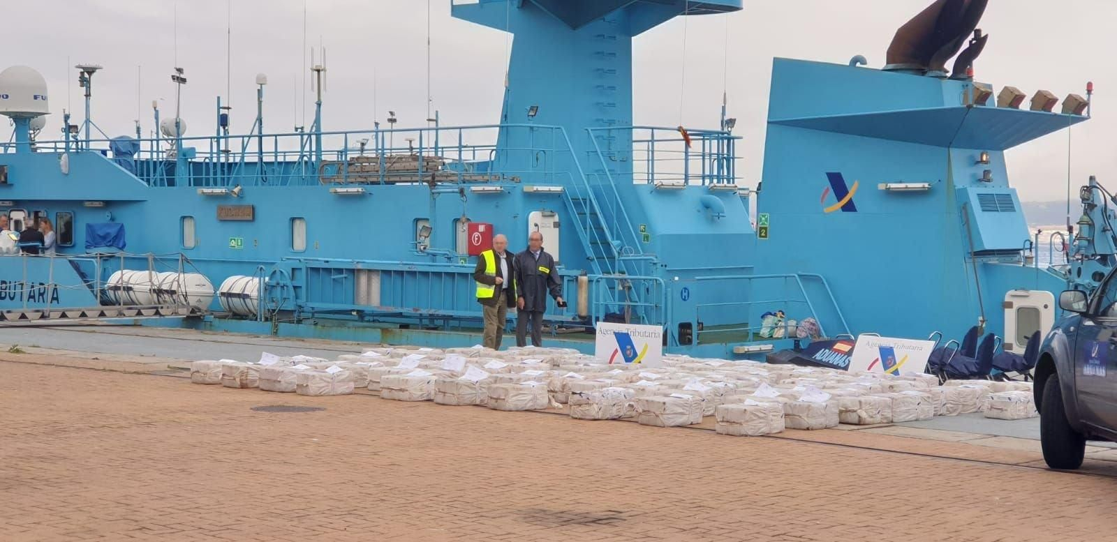 Descarga de cocaína en Vigo // J.V. Landín