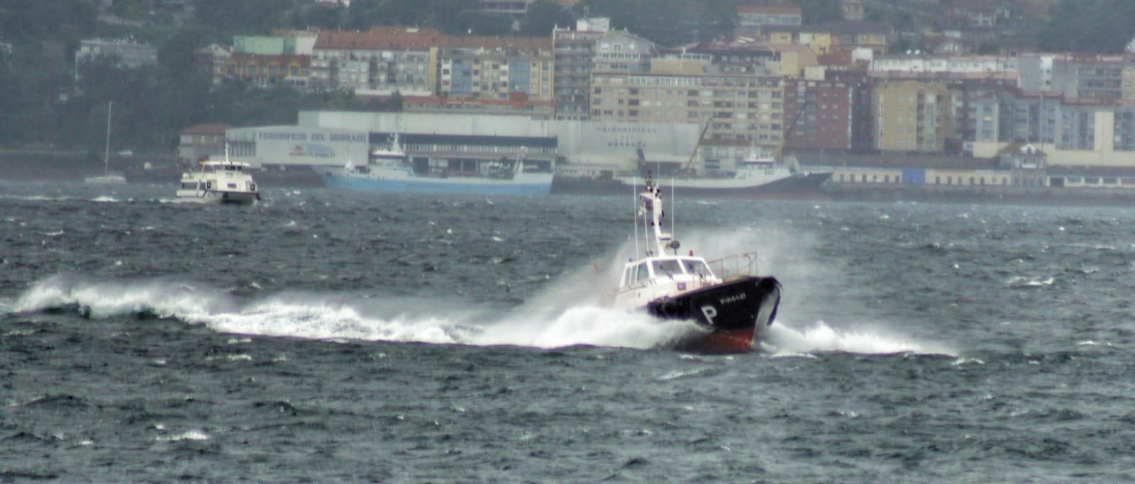 El fuerte viento sse dejo sentir en la Ría de Vigo // Vicente Alonso