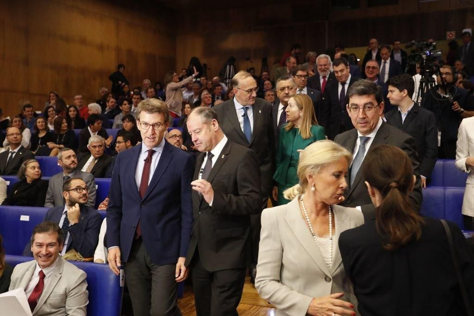 Salustiano Mato, junto al presidente Núñez Feijóo; detrás, Reigosa con Pedrosa y Ana Pastor; delante, Corina Porro, ex-alcaldesa.
