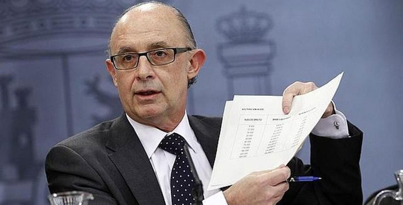 El ministro de Hacienda, Cristóbal Montoro, ha asegurado  que el proceso de regularización de las pensiones de los emigrantes retornados "sí que ha sido una auténtica amnistía fiscal en España".