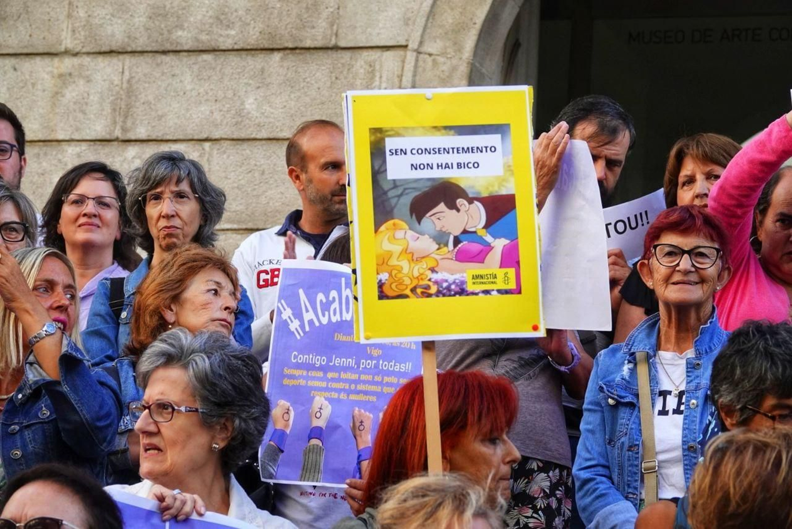 Concentración en apoyo a Jenni Hermoso en Vigo. // Vicente Alonso