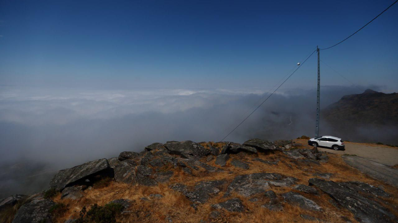 La niebla inunda las Rias Baixas // Alberte