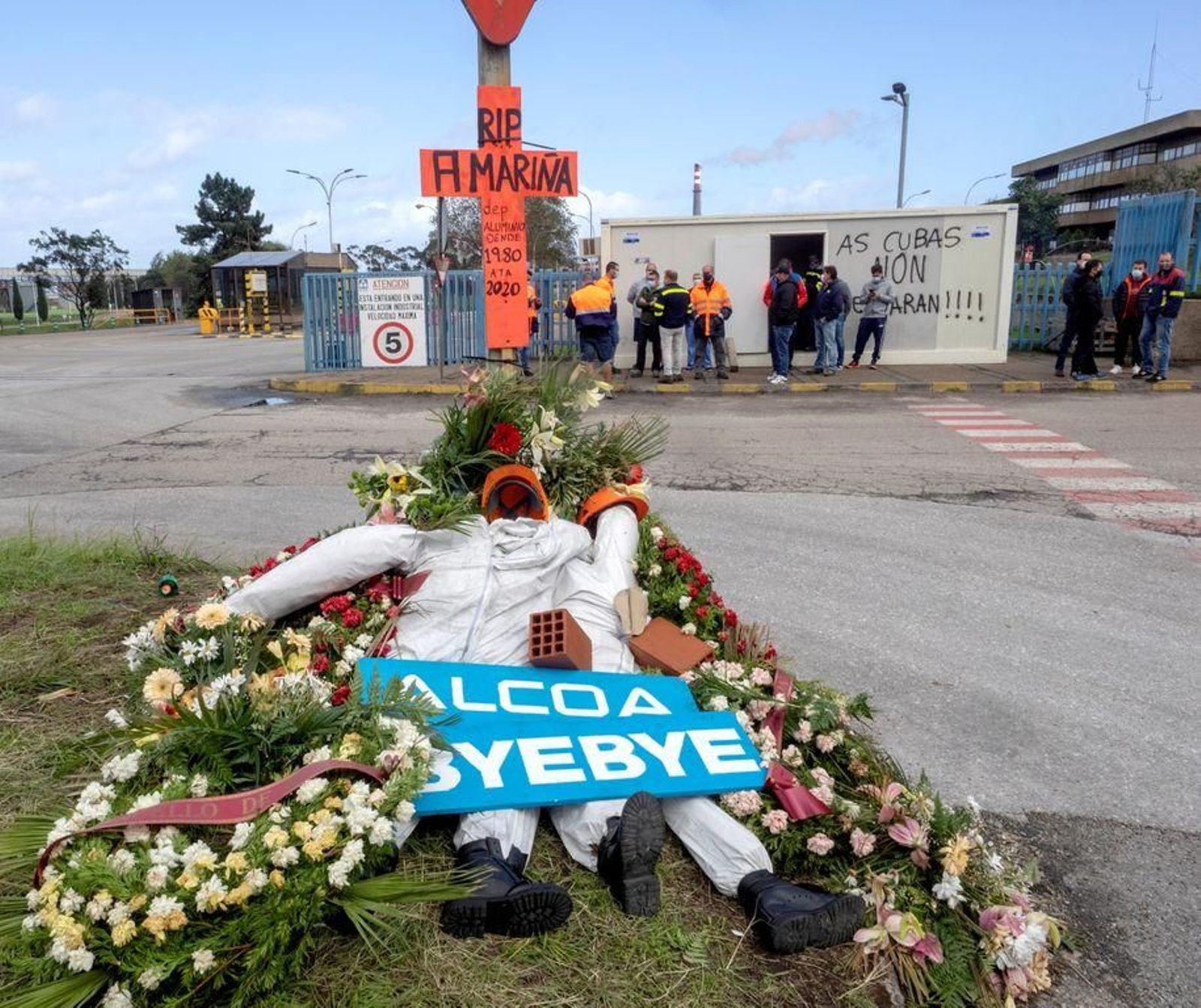 Protesta a las puertas de la factoría de San Cibrao.