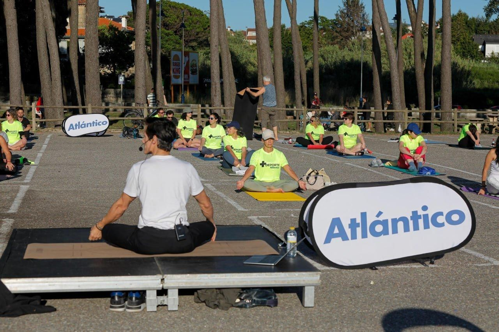 La sesión de +Deporte Atlántico de yoga en Samil.