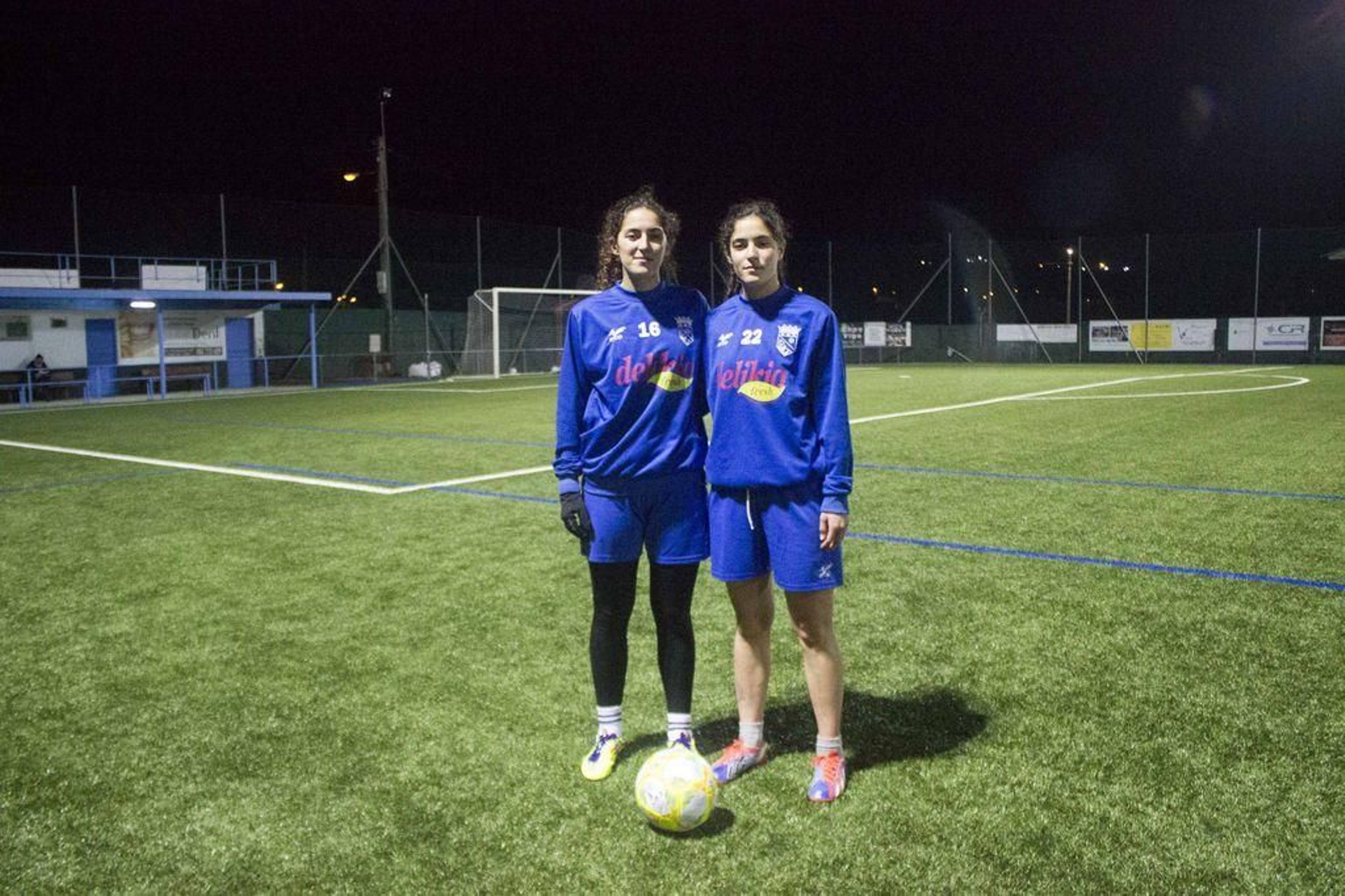 Marta, Carla y el balón evidencian su vínculo en un entrenamiento de esta temporada en A Gándara.
