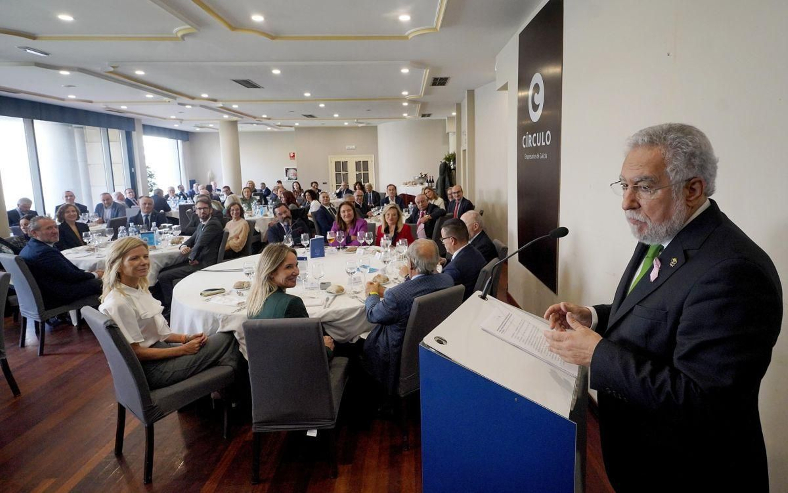 Miguel Santalices, durante su intervención ayer en el Círculo de Empresarios en Vigo.