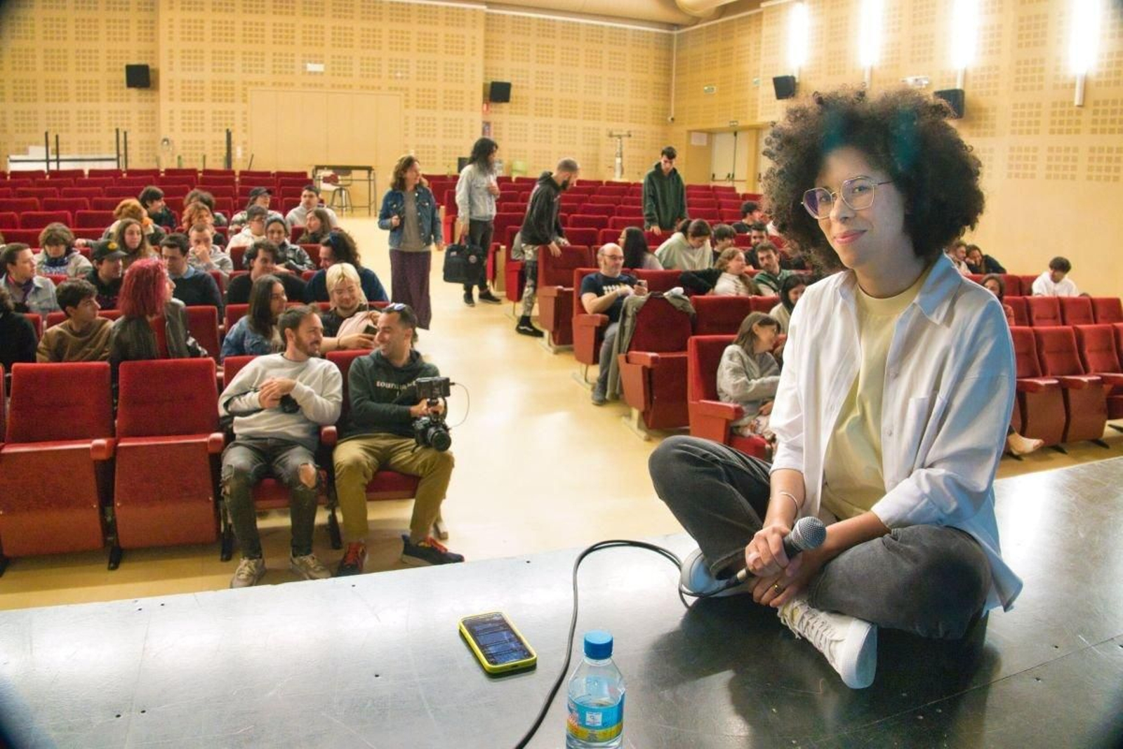 Salima Jirari, ayer momentos antes del inicio del taller que impartió a los alumnos del instituto Audiovisual de Bouzas.