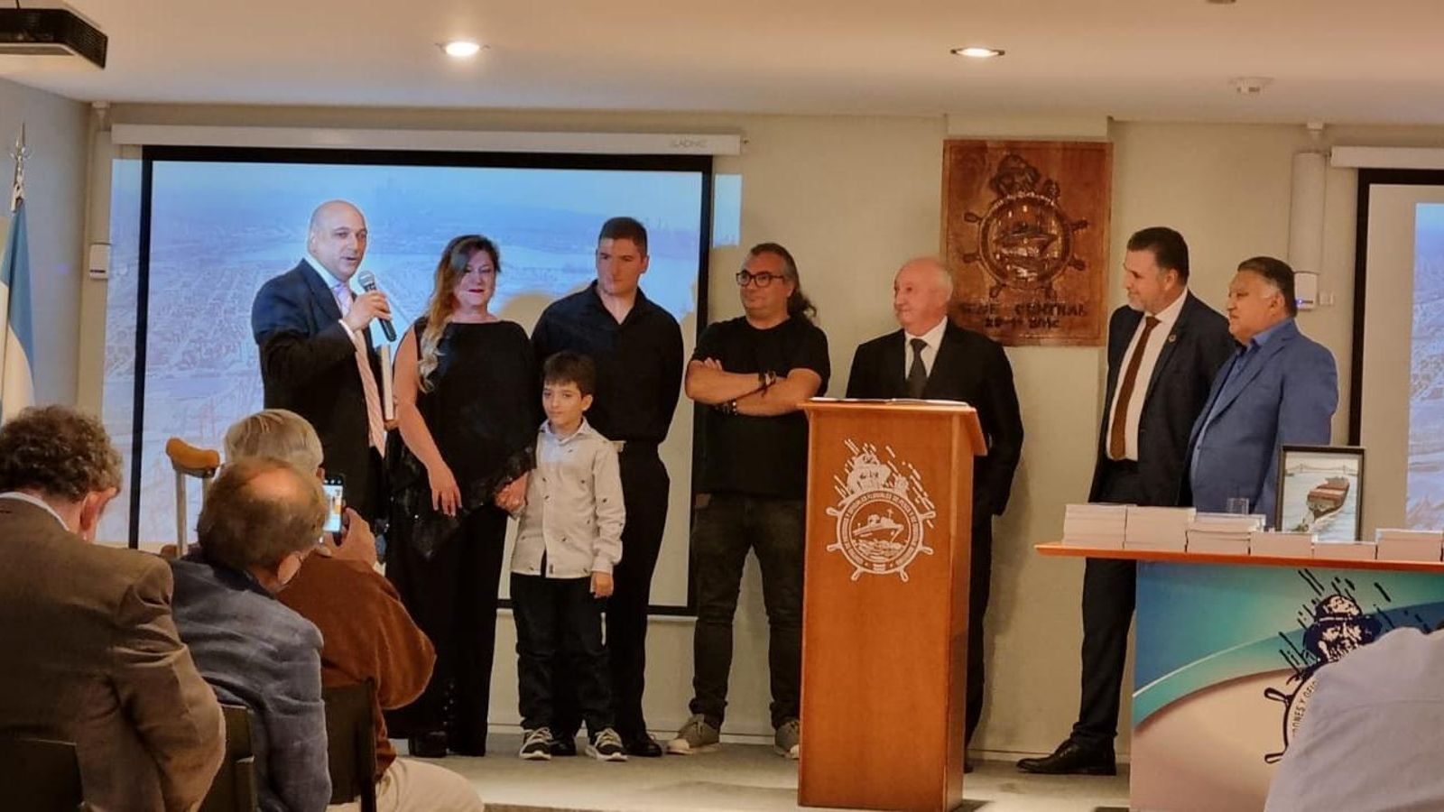 Argentina Eloy, en la presentaciòn de su ultimo libro web