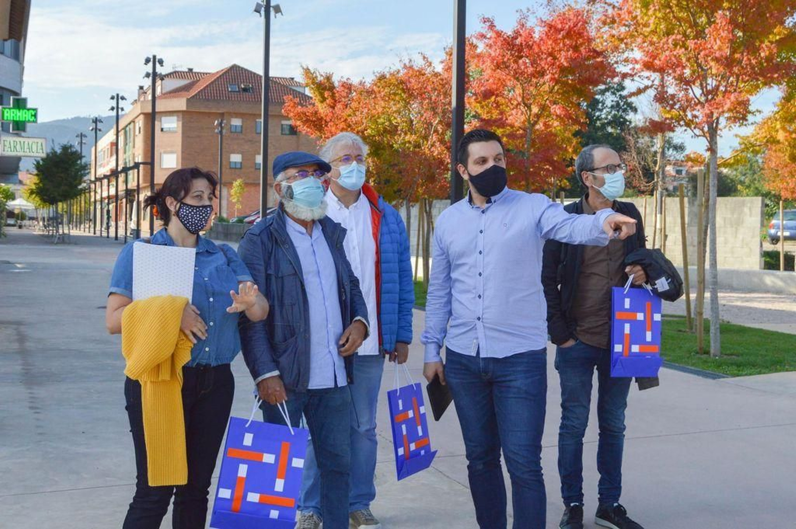 Última visita del jurado de Vilas en Flor realizada a Tomiño a finales de este verano.