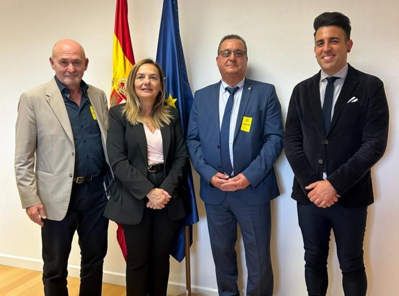 En la imagen, representantes de La Coordinadora Federal del Movimiento Asociativo en Alemania, con Elena Bernardo, durante la entrega de la Medalla de Oro de la Emigración, este año.