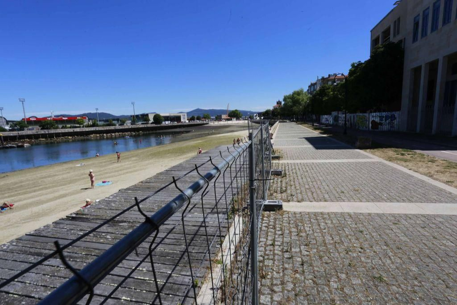 El paseo de Bouzas ha cumplido dos años cerrado.