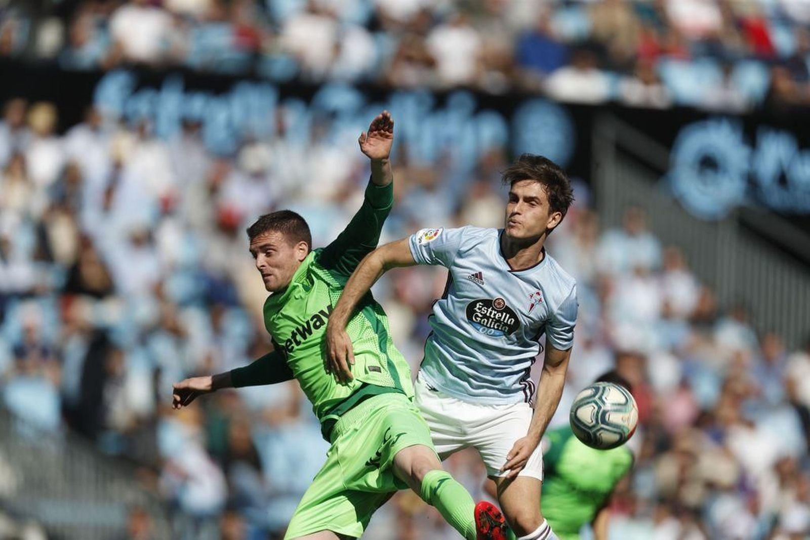 Denis Suárez pasó mucho más tiempo defendiendo que atacando.